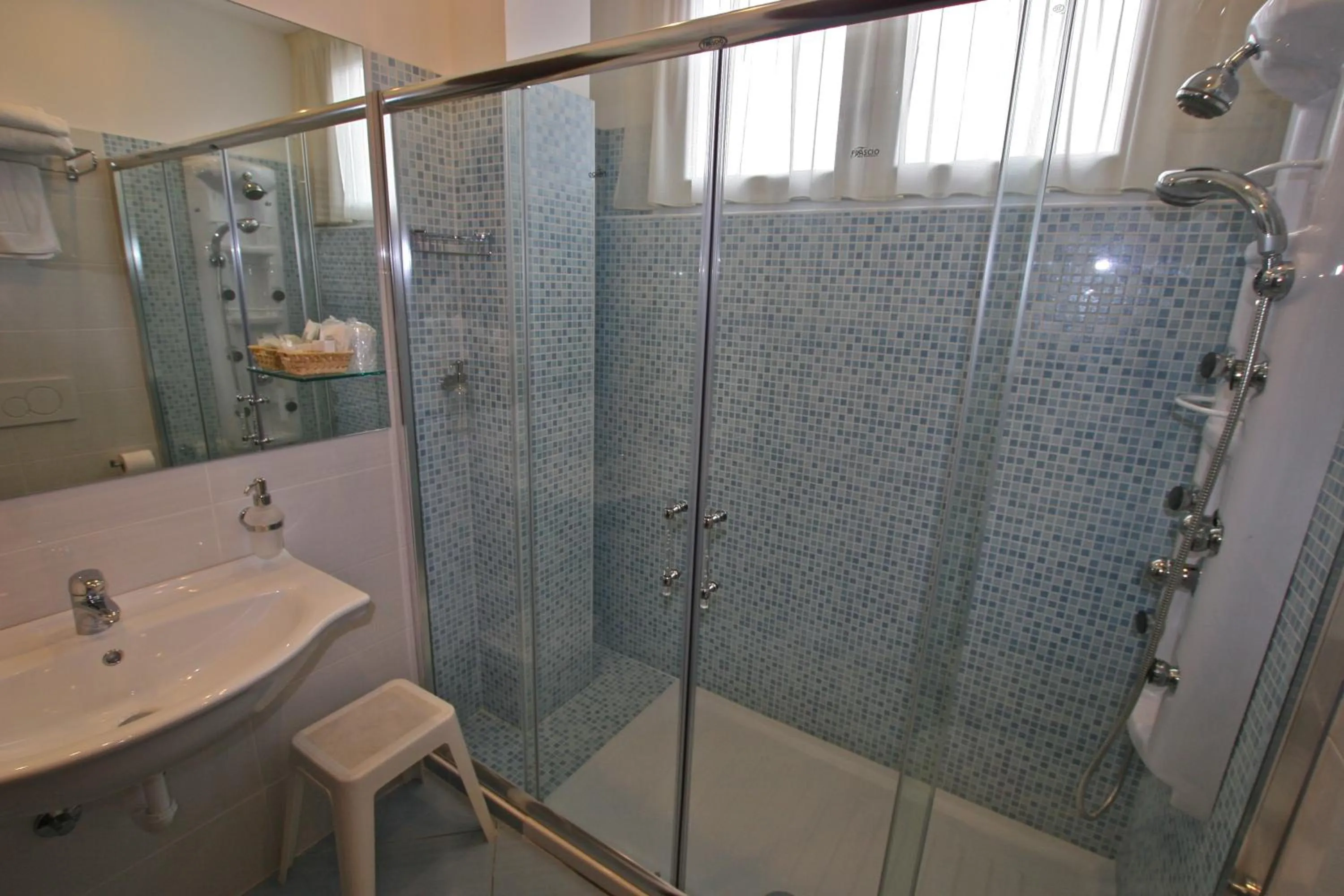 Shower in Hotel Centrale