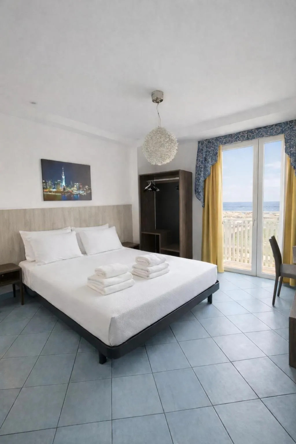 Bed in Hotel Centrale Frontemare