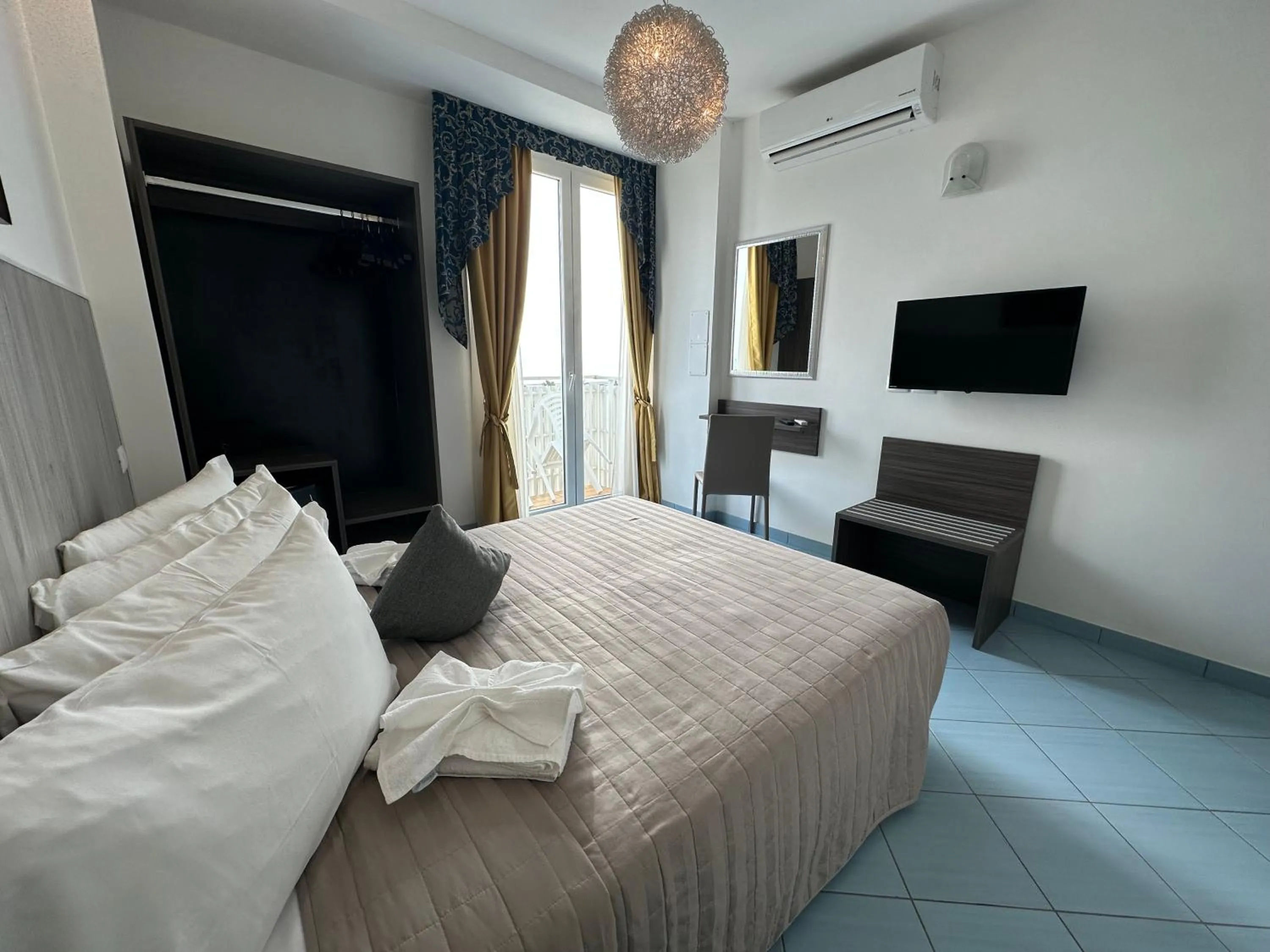 Bed in Hotel Centrale