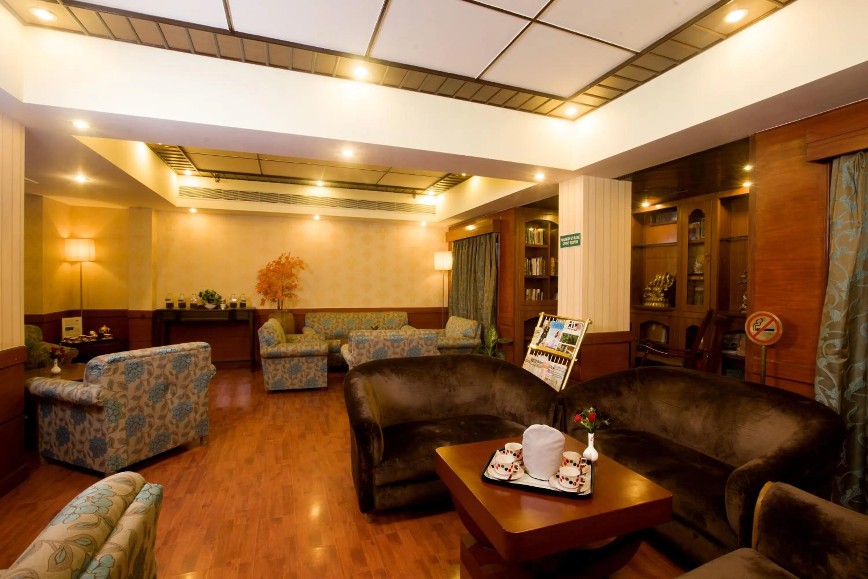 Communal lounge/ TV room in Regenta Orko's Haridwar, Motichur , 10 min from Har ki Pauri