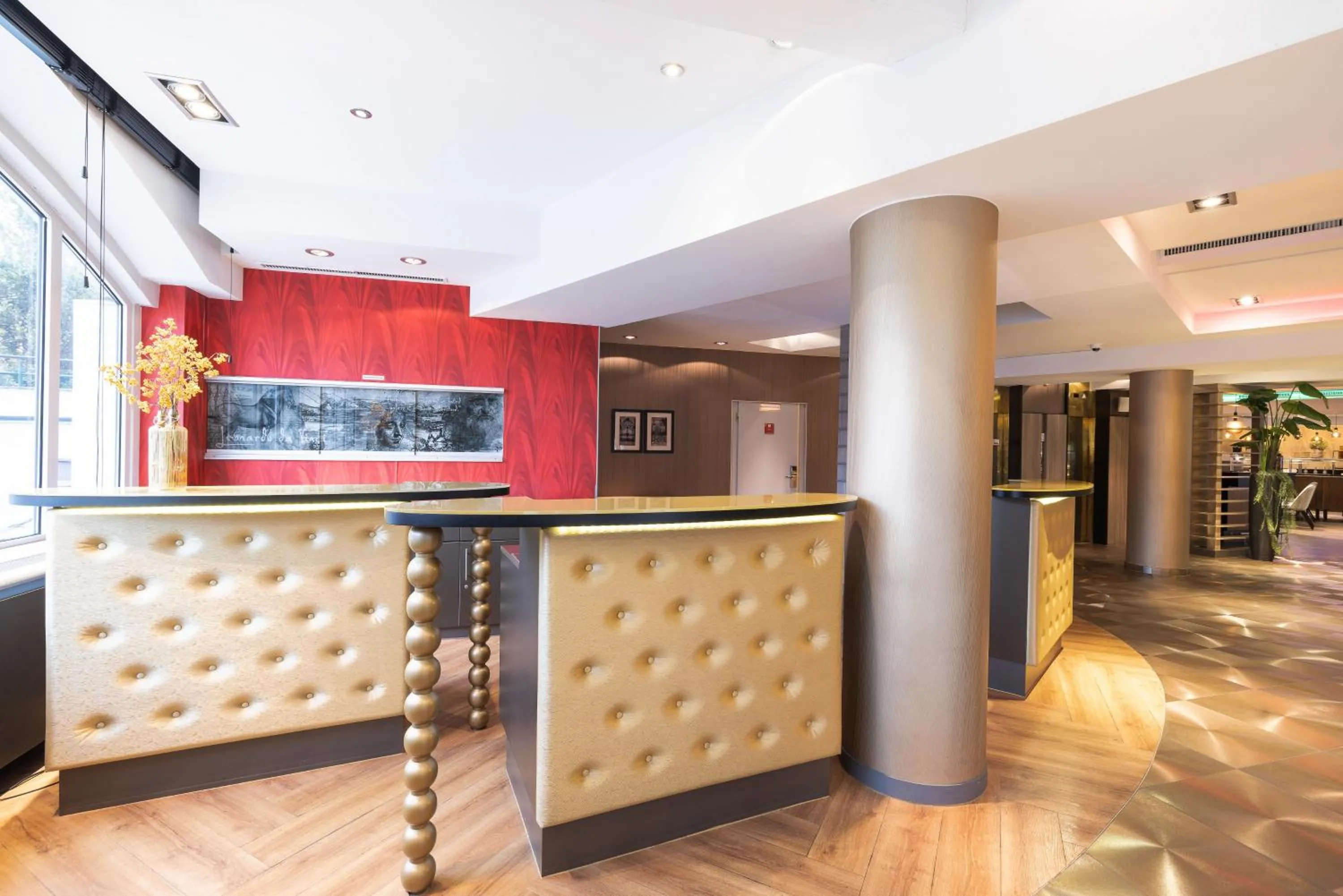 Lobby or reception in Leonardo Vienna Westbahnhof