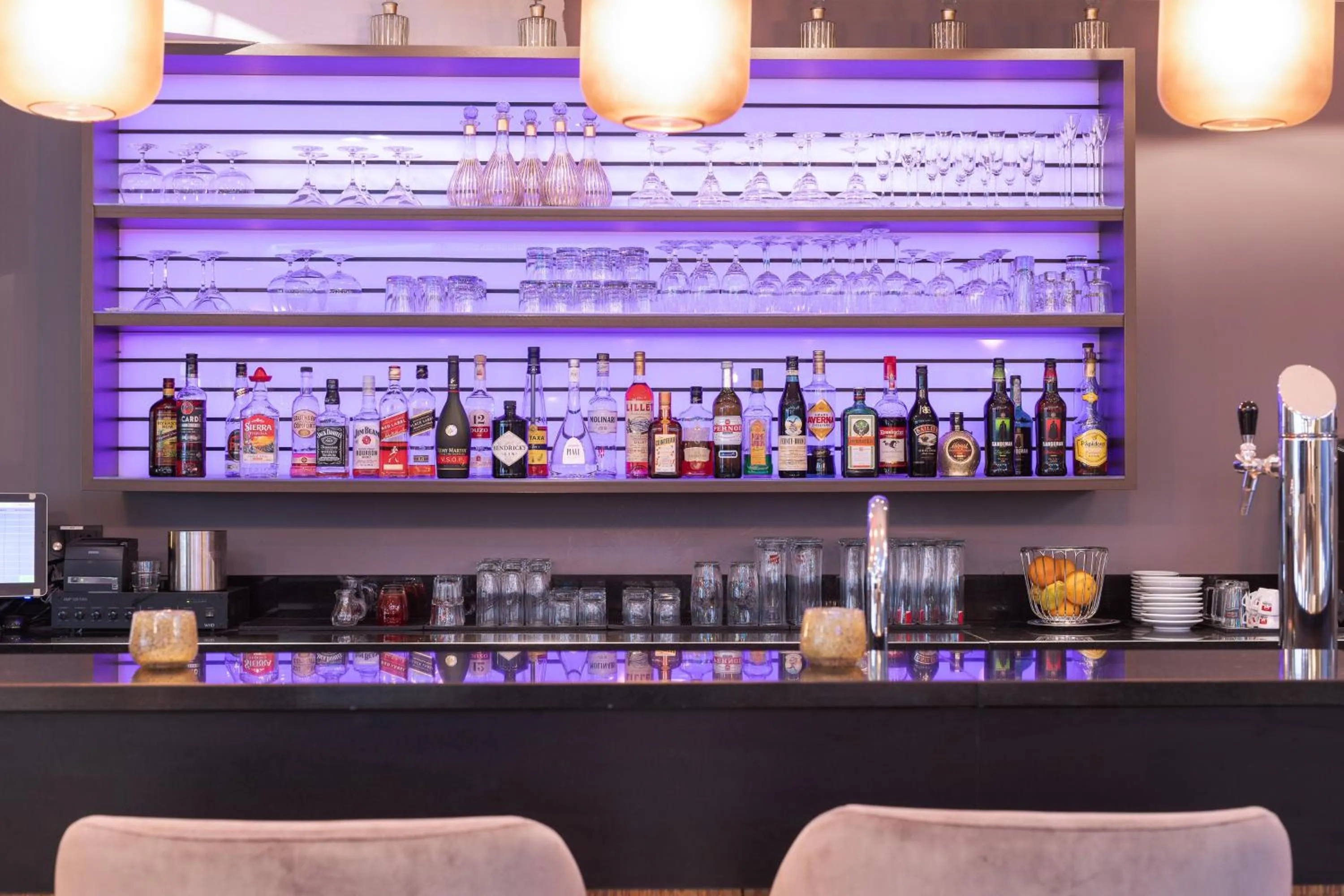 Lounge or bar in Leonardo Vienna Westbahnhof