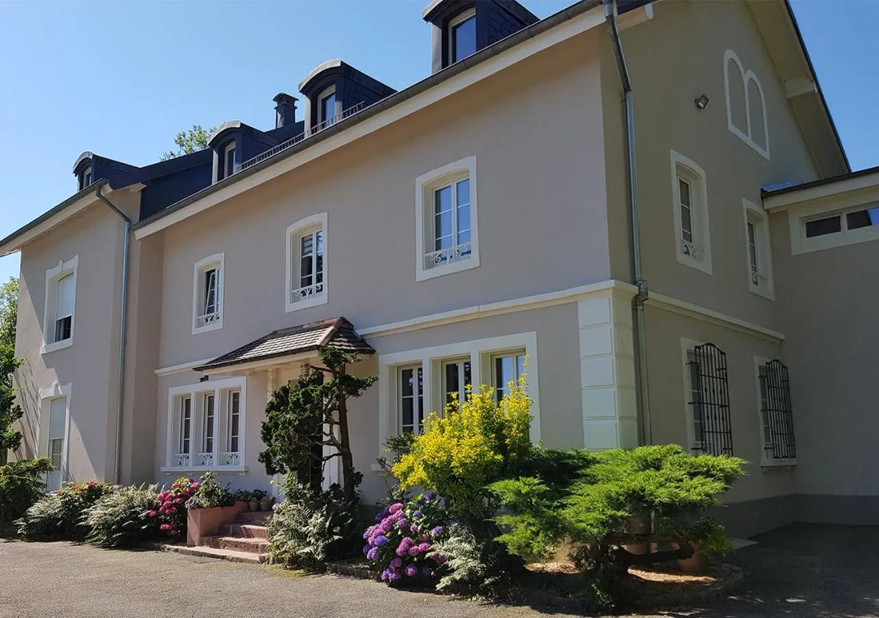 Property building in La Roseraie