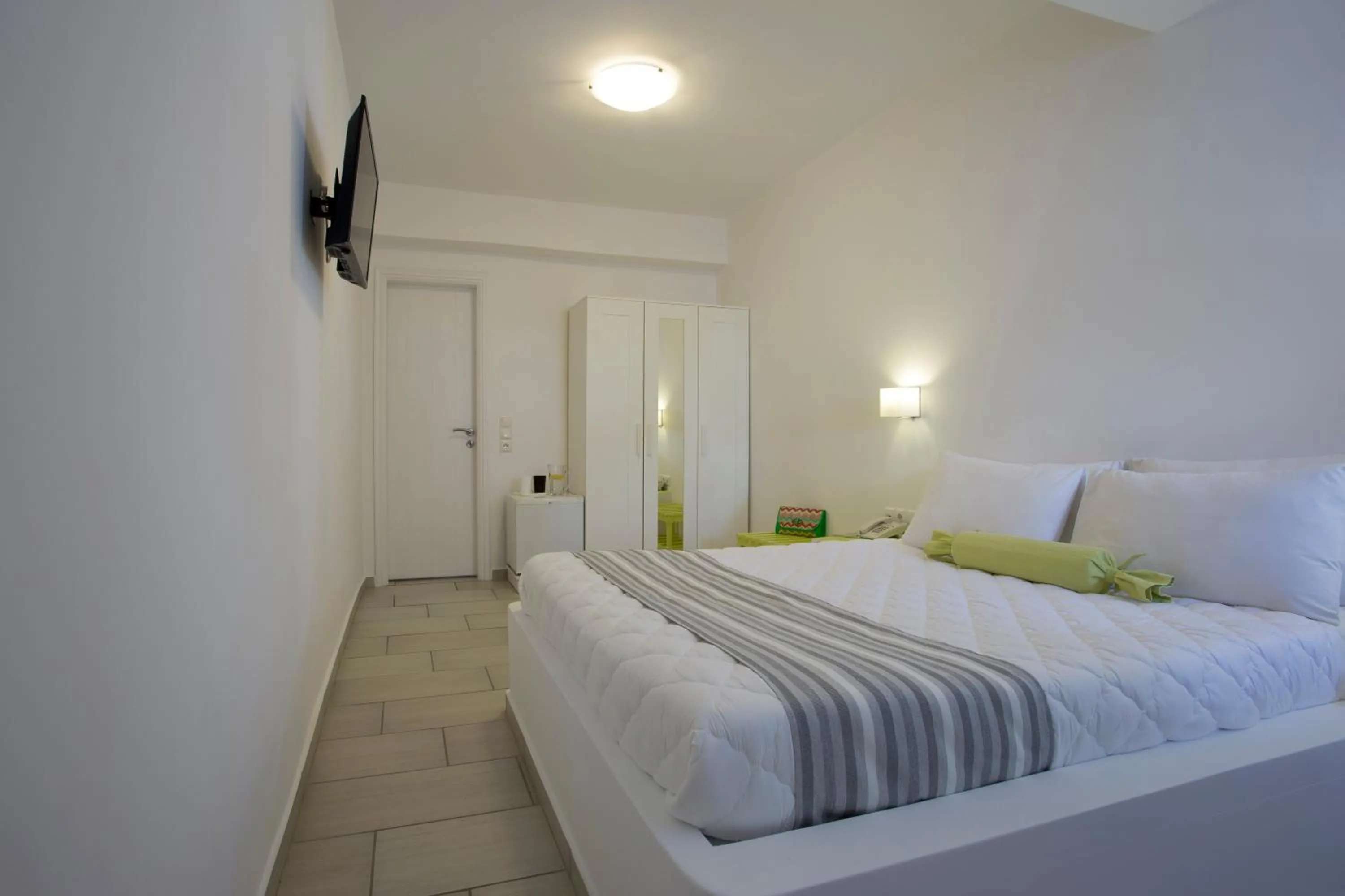 Bedroom, Bed in Alexandra Hotel