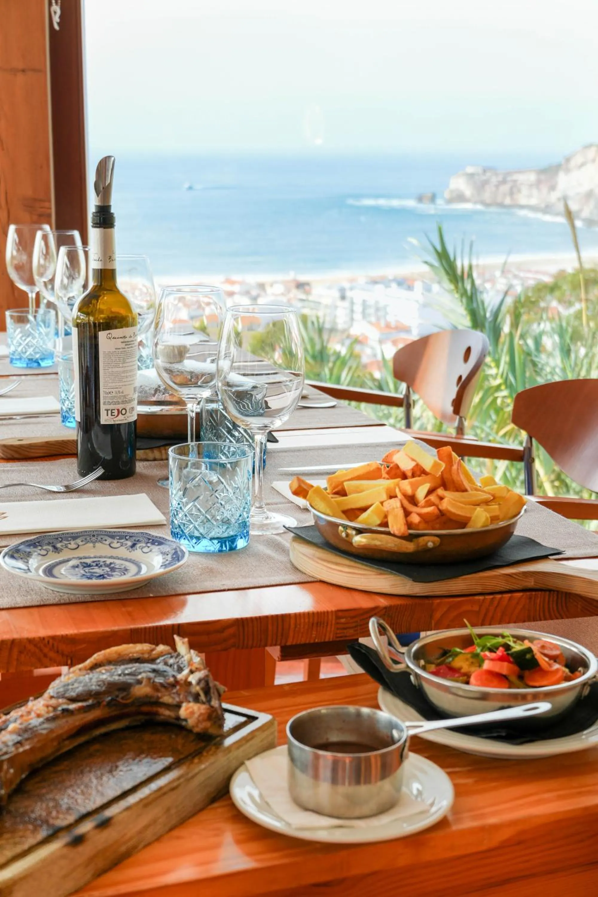 Restaurant/places to eat in Miramar Hotel Spa & Apartments