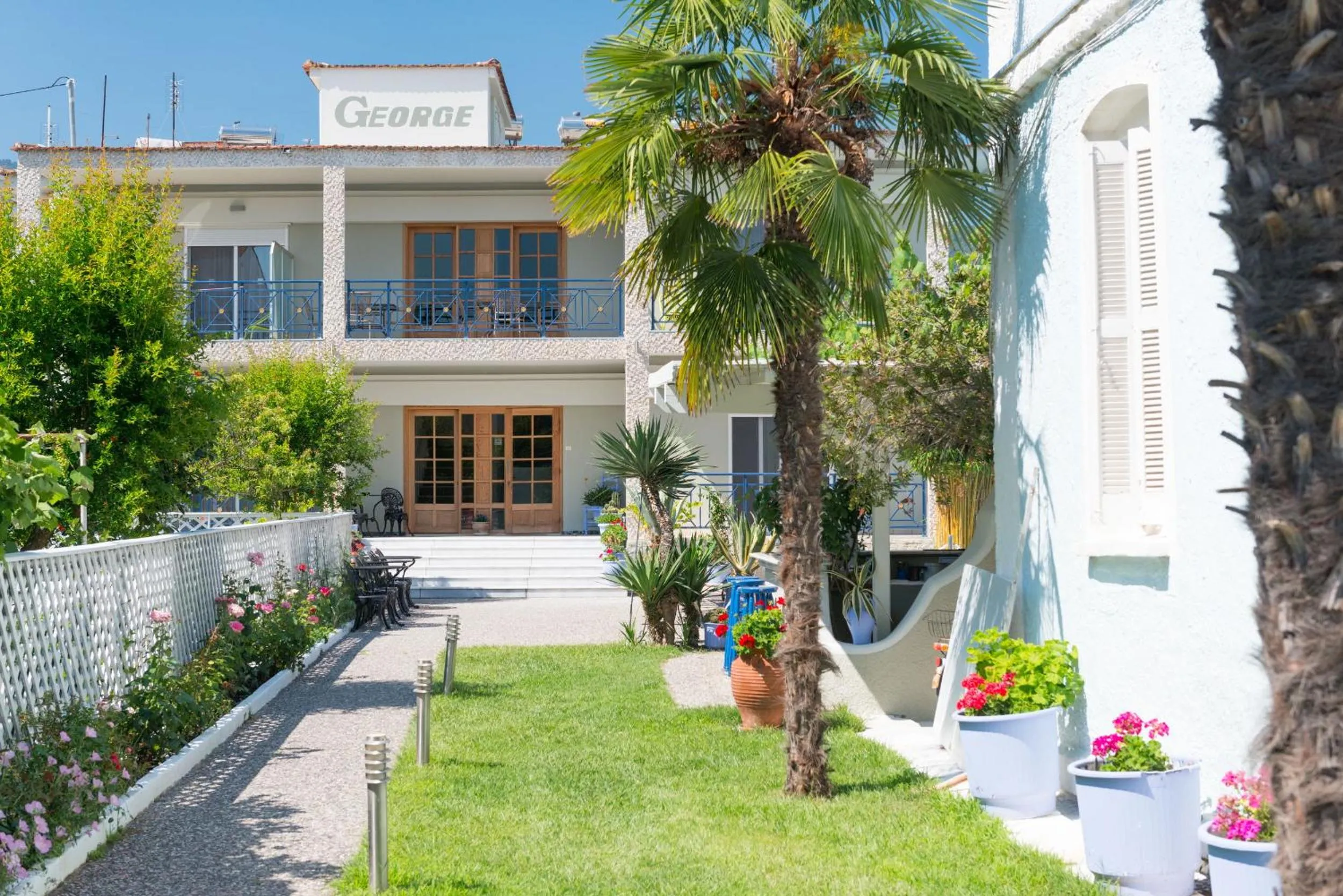 Facade/entrance in Hotel George