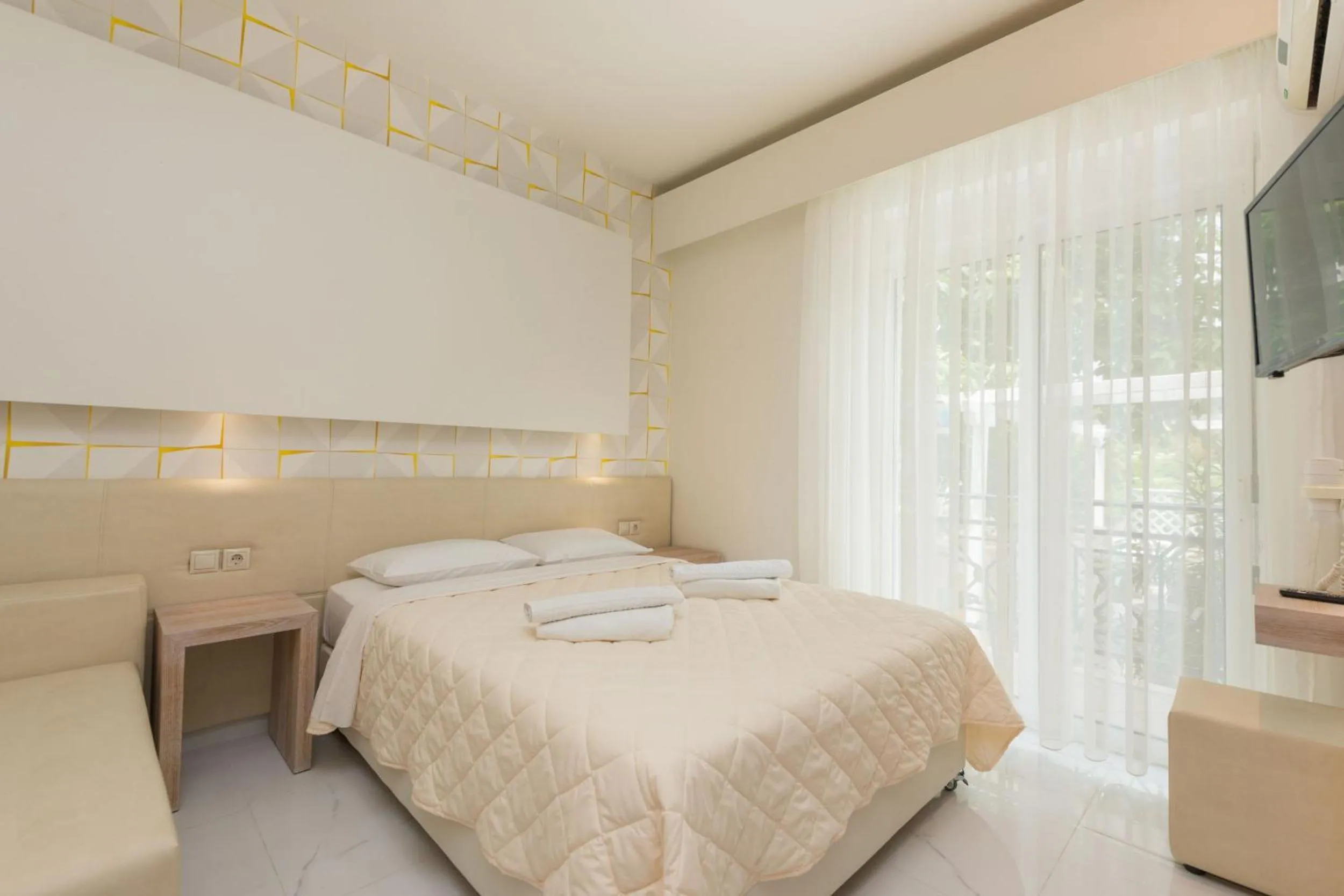 Photo of the whole room, Bed in Hotel George