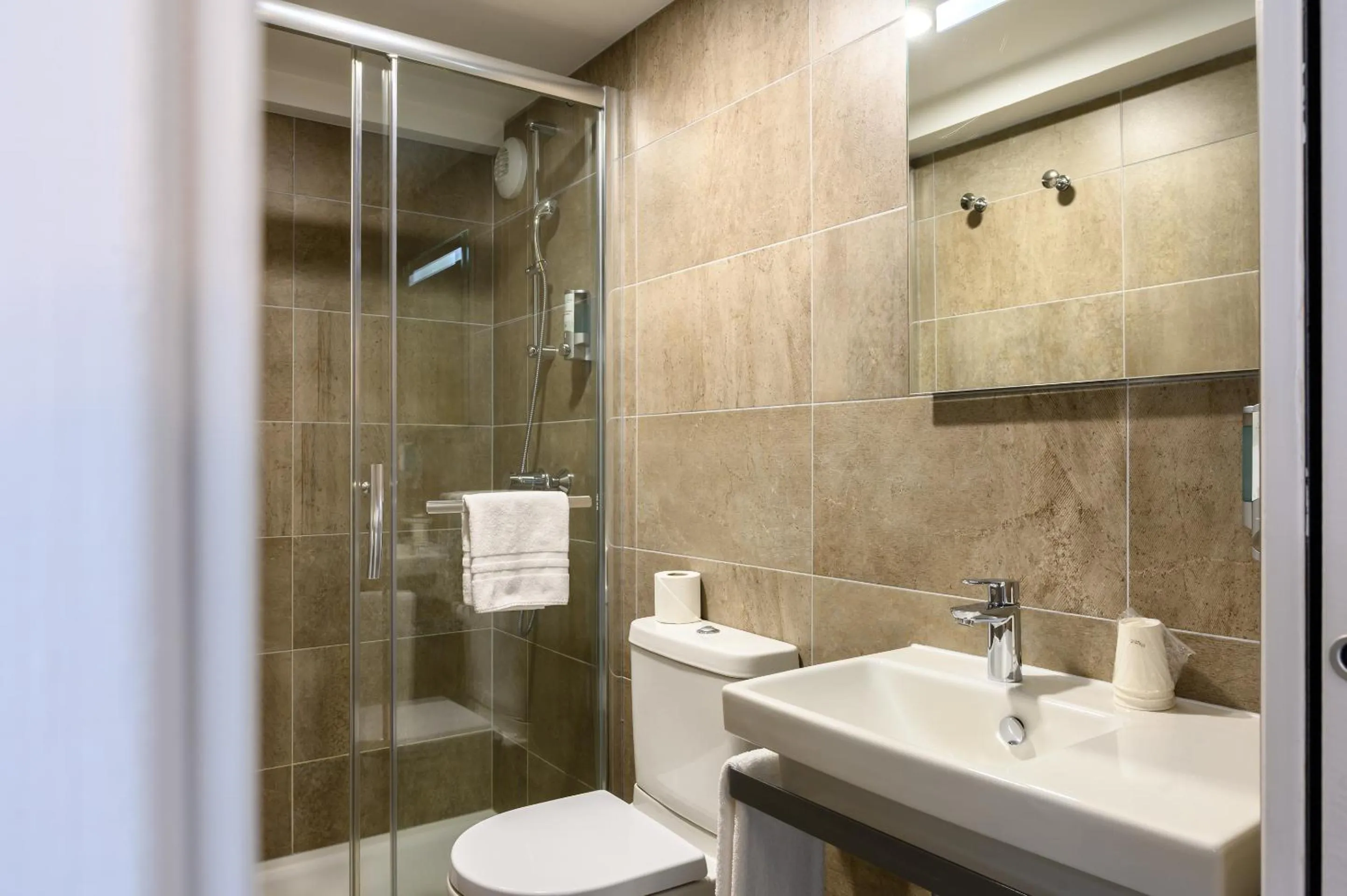 Bathroom in Hôtel le Saint Nicolas