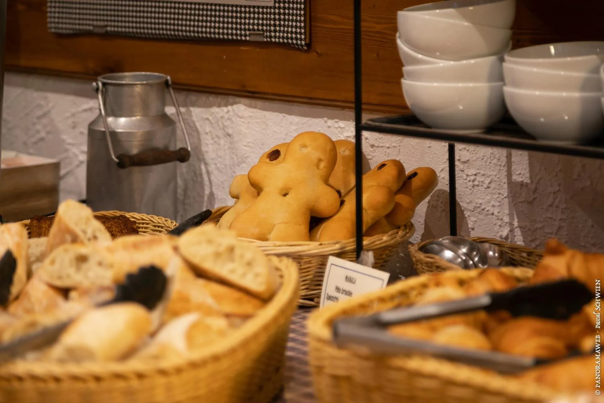 Buffet breakfast in Hôtel le Saint Nicolas