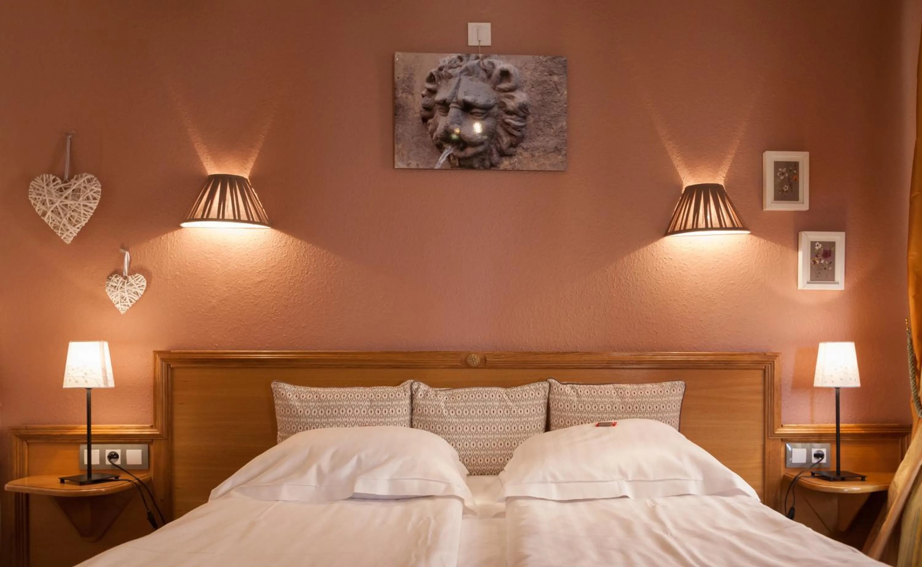 Bedroom, Bed in Hôtel le Saint Nicolas