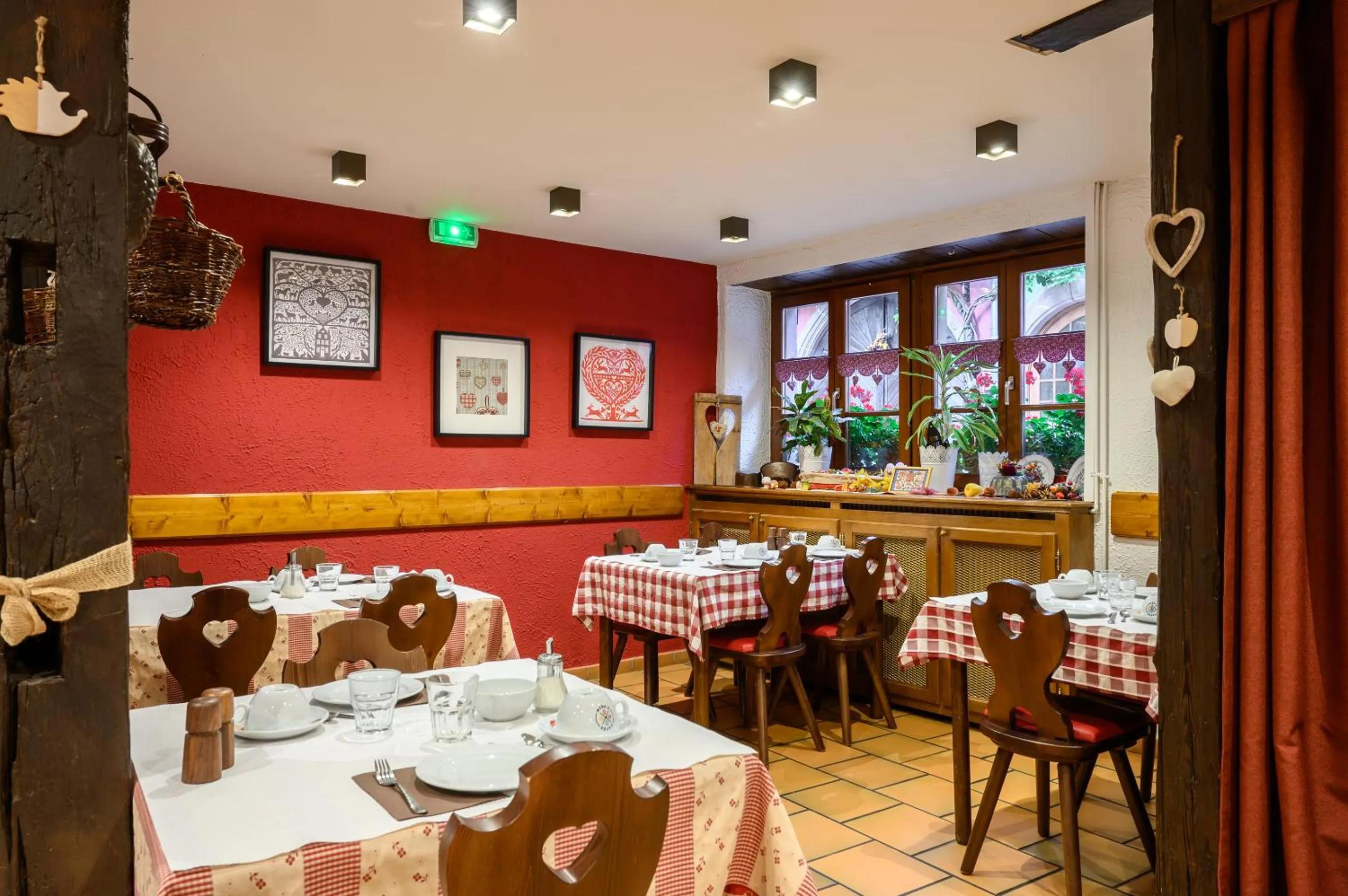 Breakfast in Hôtel le Saint Nicolas