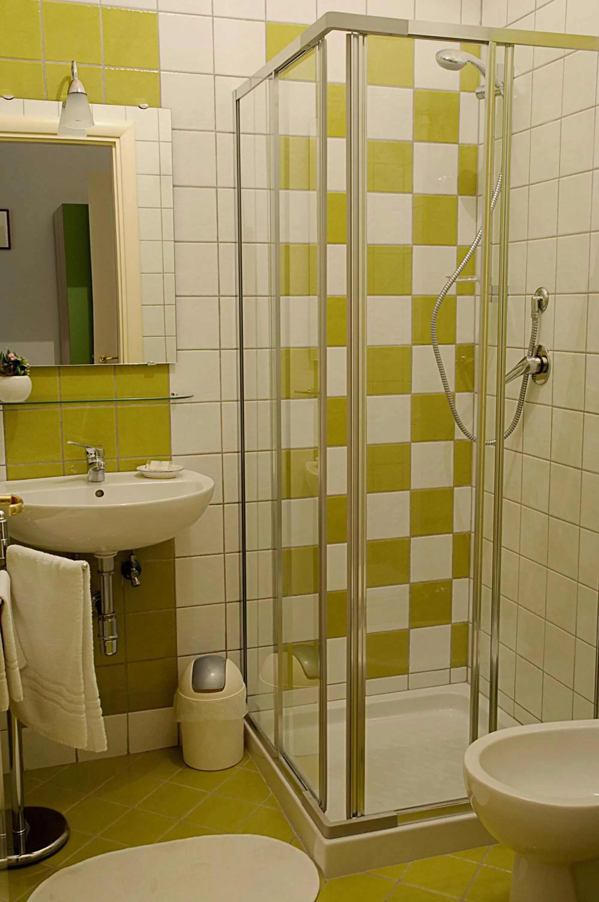 Shower in B&B Casa Aragonese