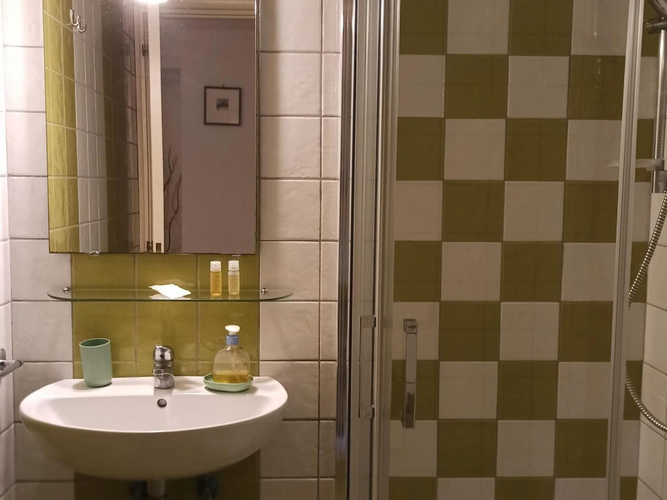 Shower in B&B Casa Aragonese