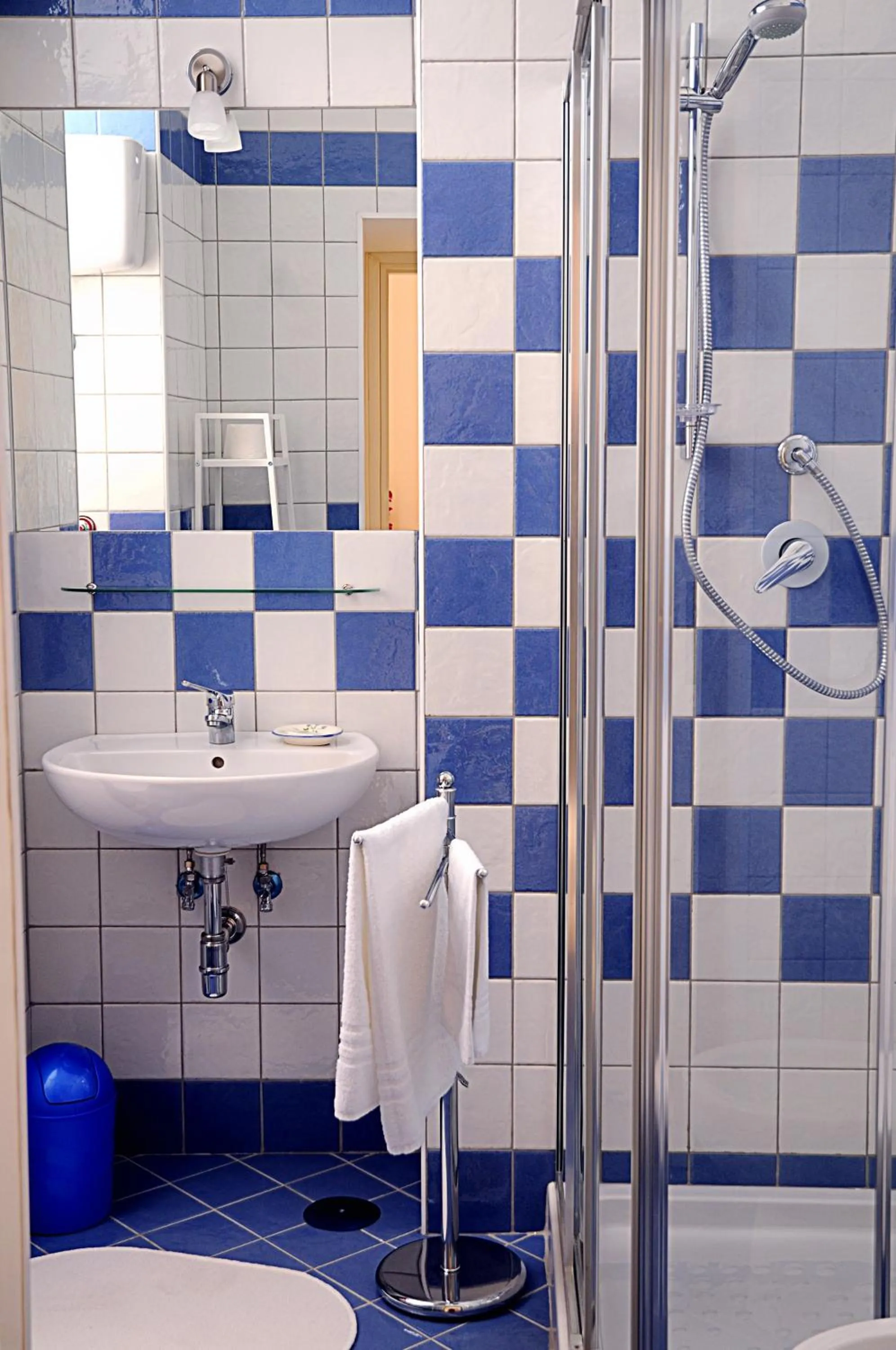 Shower in B&B Casa Aragonese