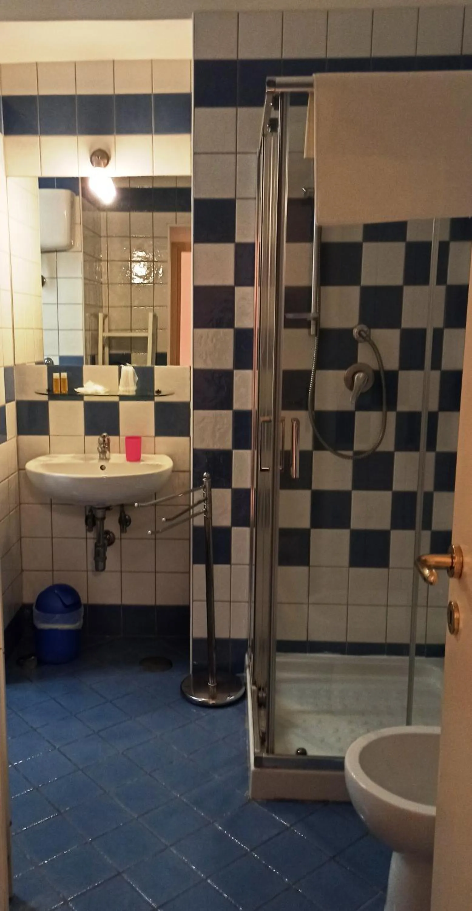 Shower in B&B Casa Aragonese