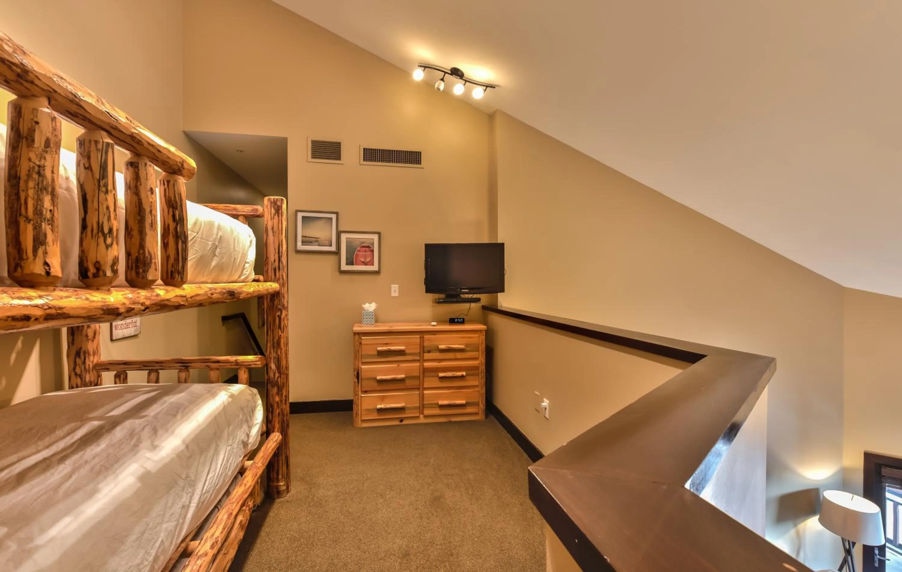 Bed in Superior Ski In Ski out, Top floor Penthouse, Pool, Hot Tubs Conde Nast Forbes Award Winner B508