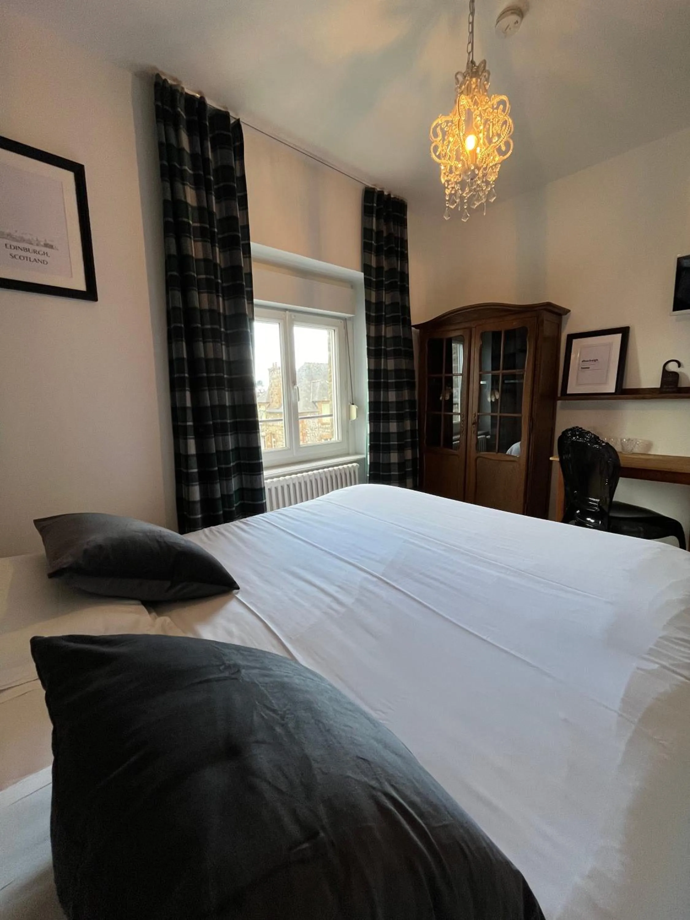 Decorative detail, Bed in Hôtel Restaurant La Maison