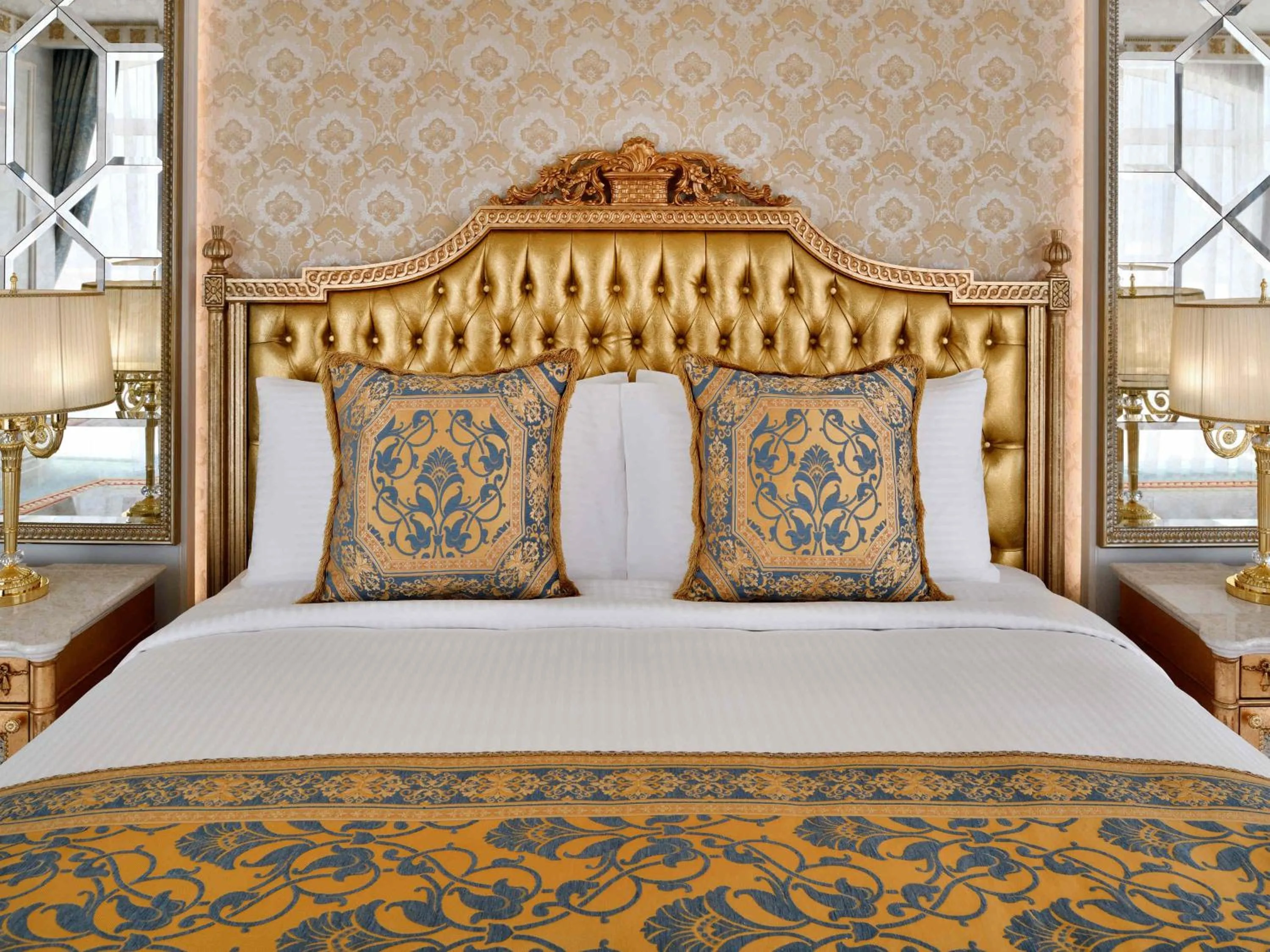 Bed in Raffles The Palm