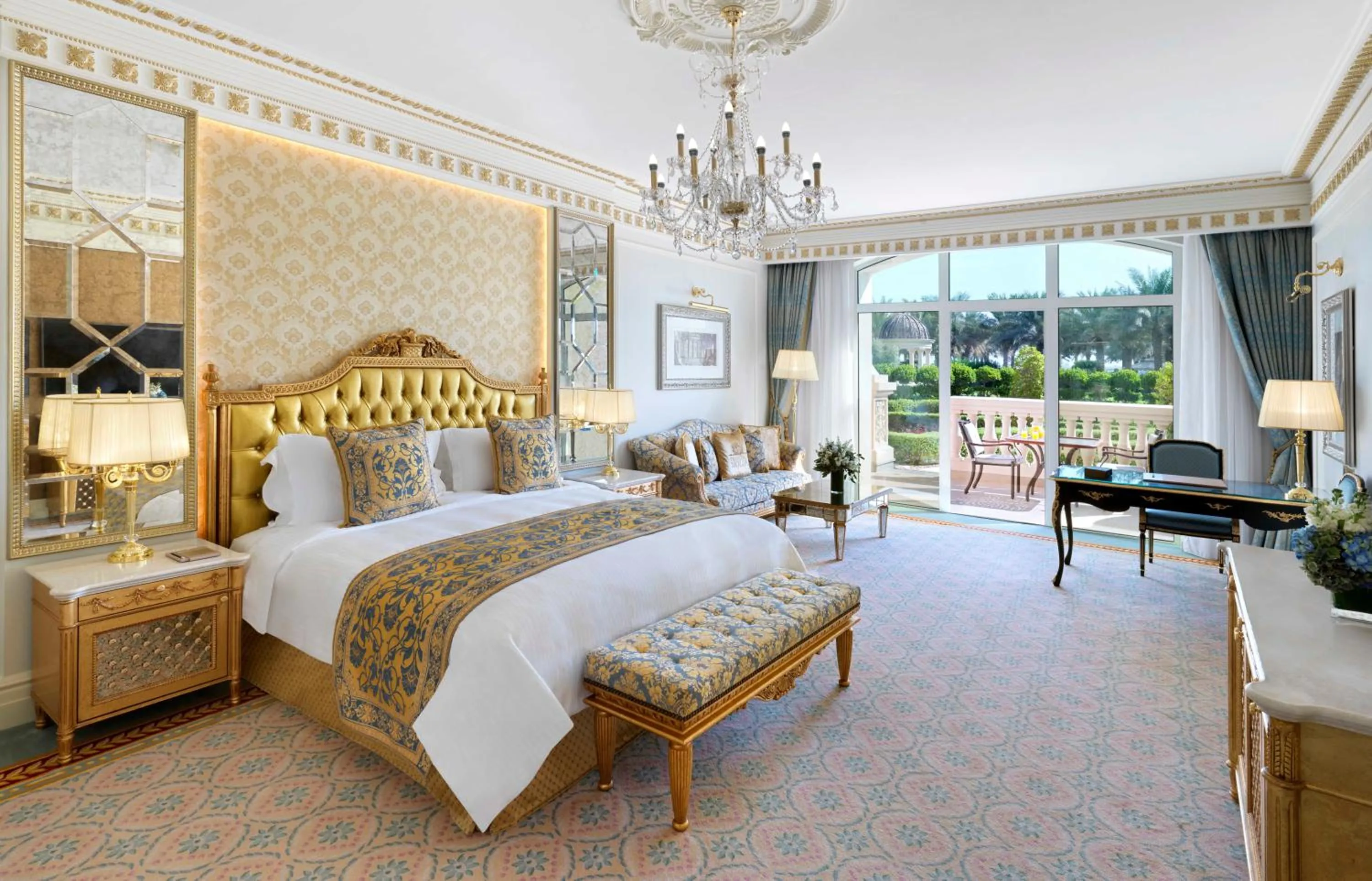 Photo of the whole room, Bed in Raffles The Palm