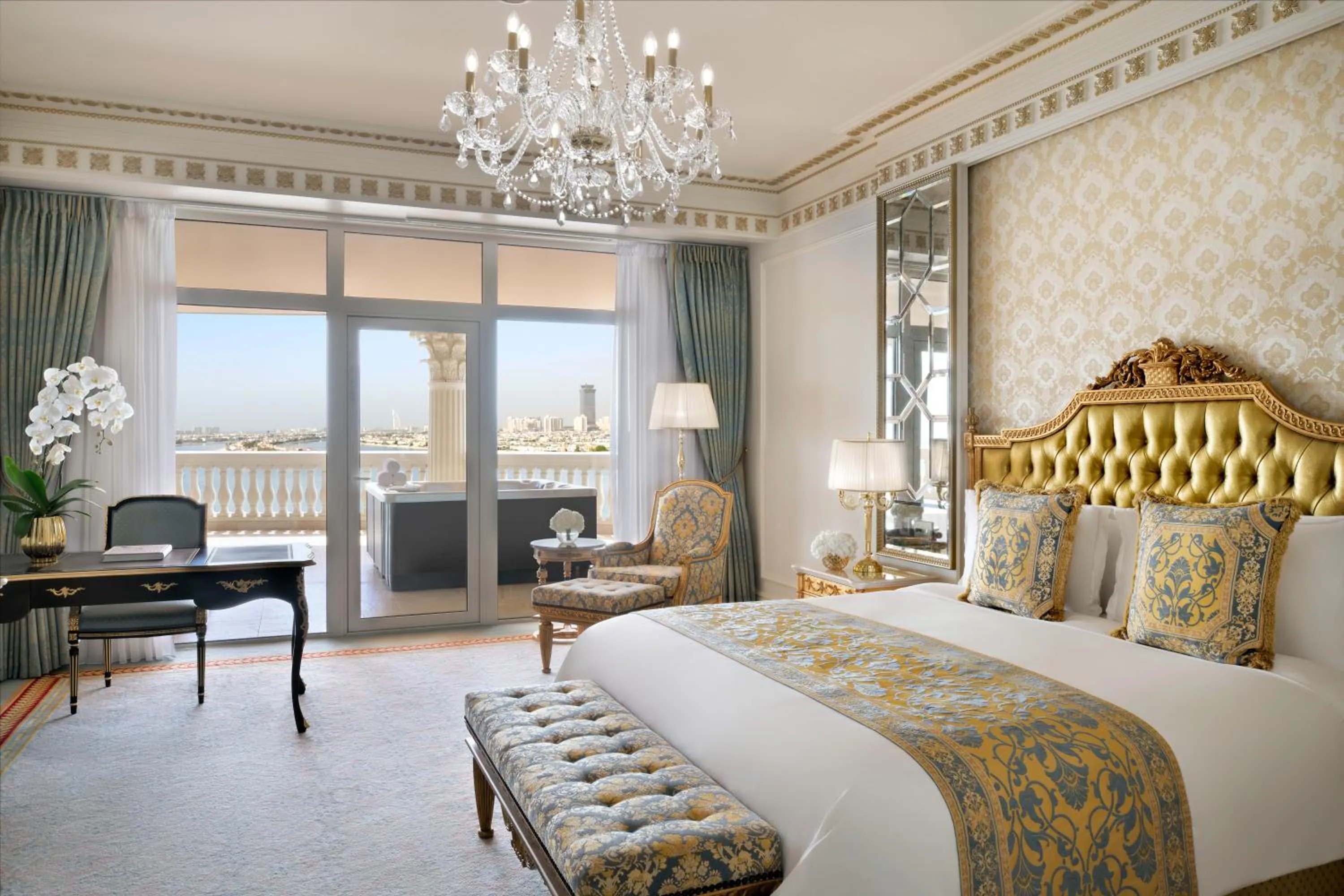 Living room, Bed in Raffles The Palm