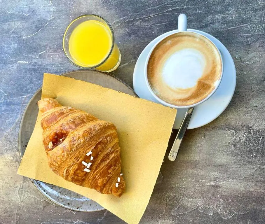 Restaurant/places to eat in Victory Rooms