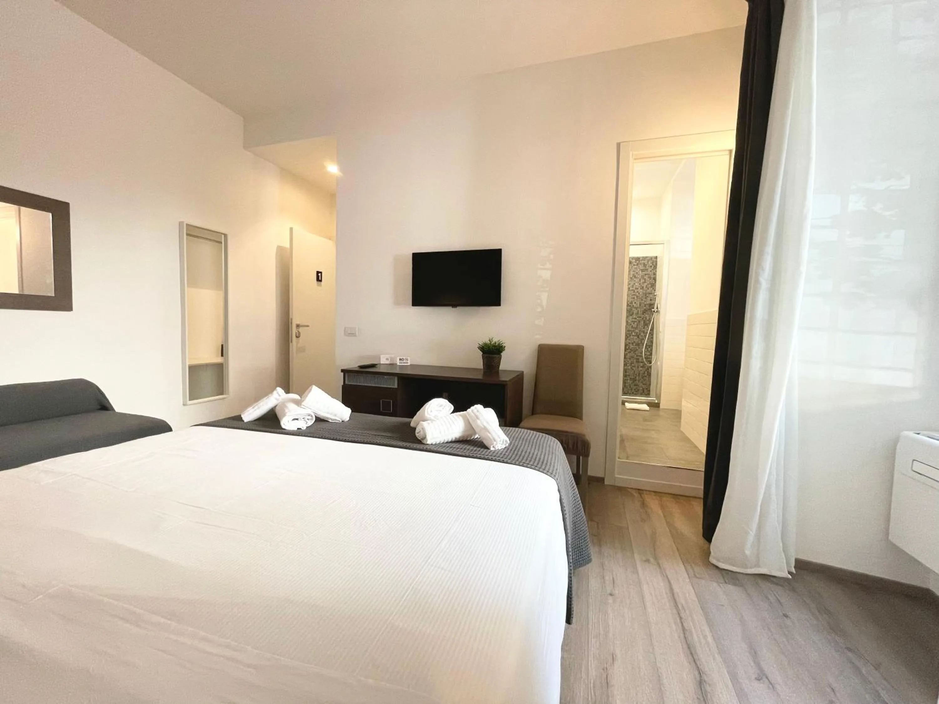 Bedroom, Bed in Victory Rooms