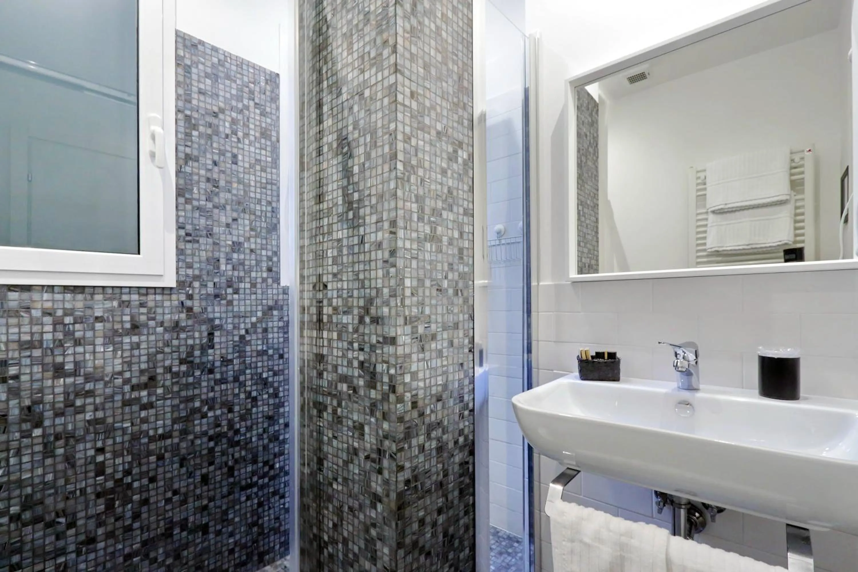 Bathroom in Victory Rooms