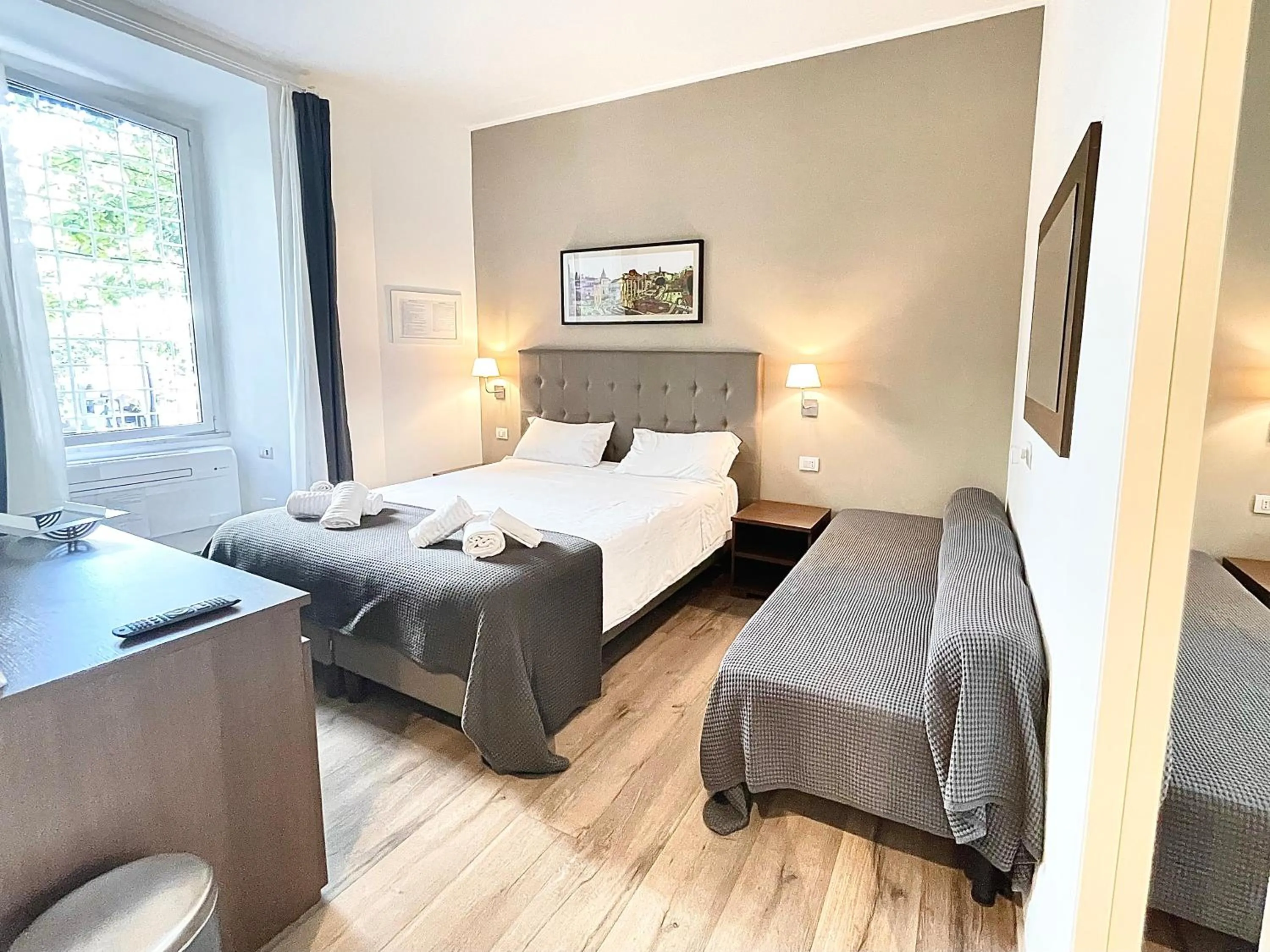 Bedroom, Bed in Victory Rooms