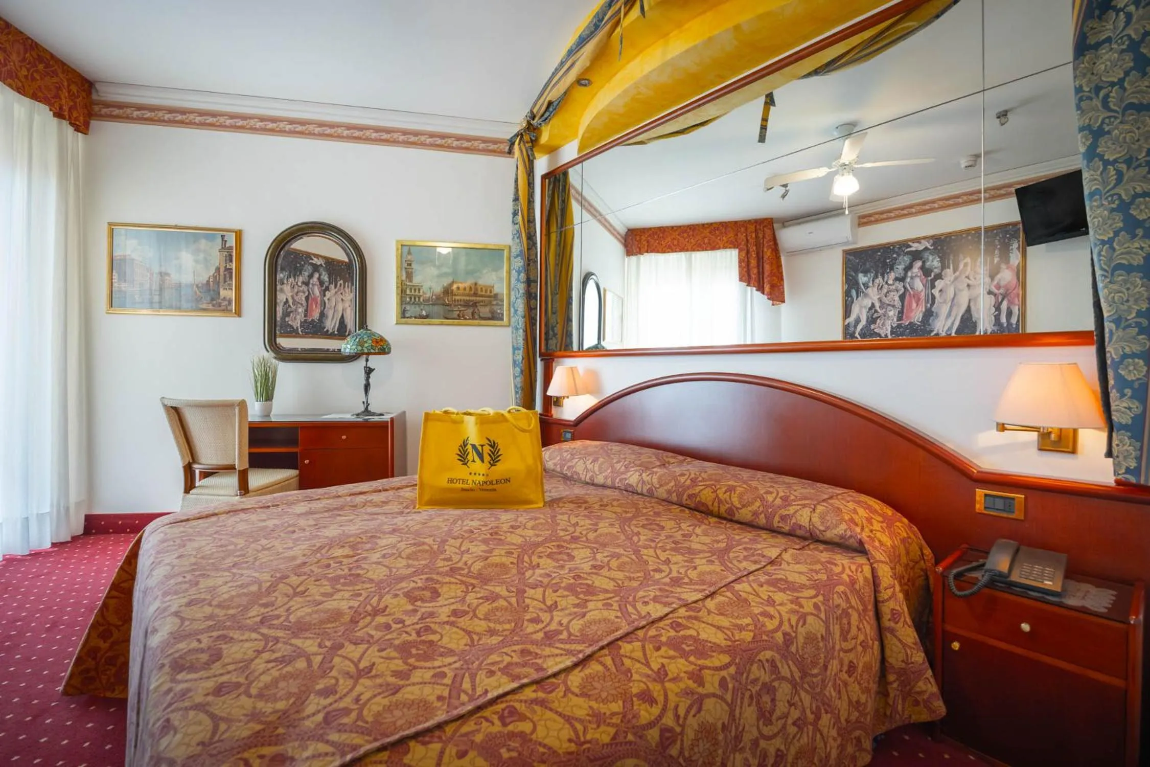 Bedroom, Bed in Hotel Napoleon