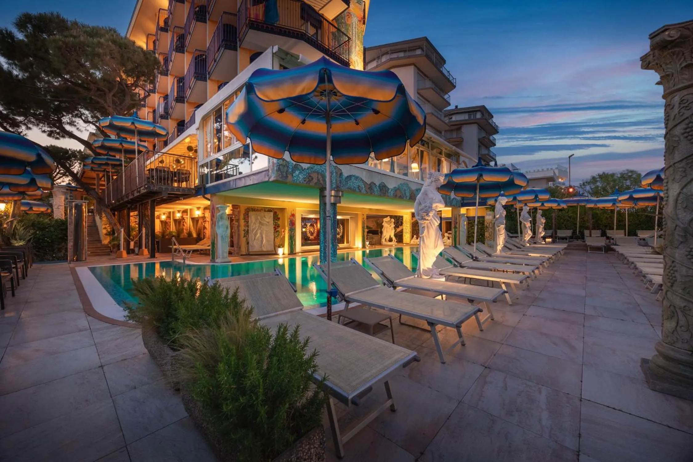 Swimming pool in Hotel Napoleon