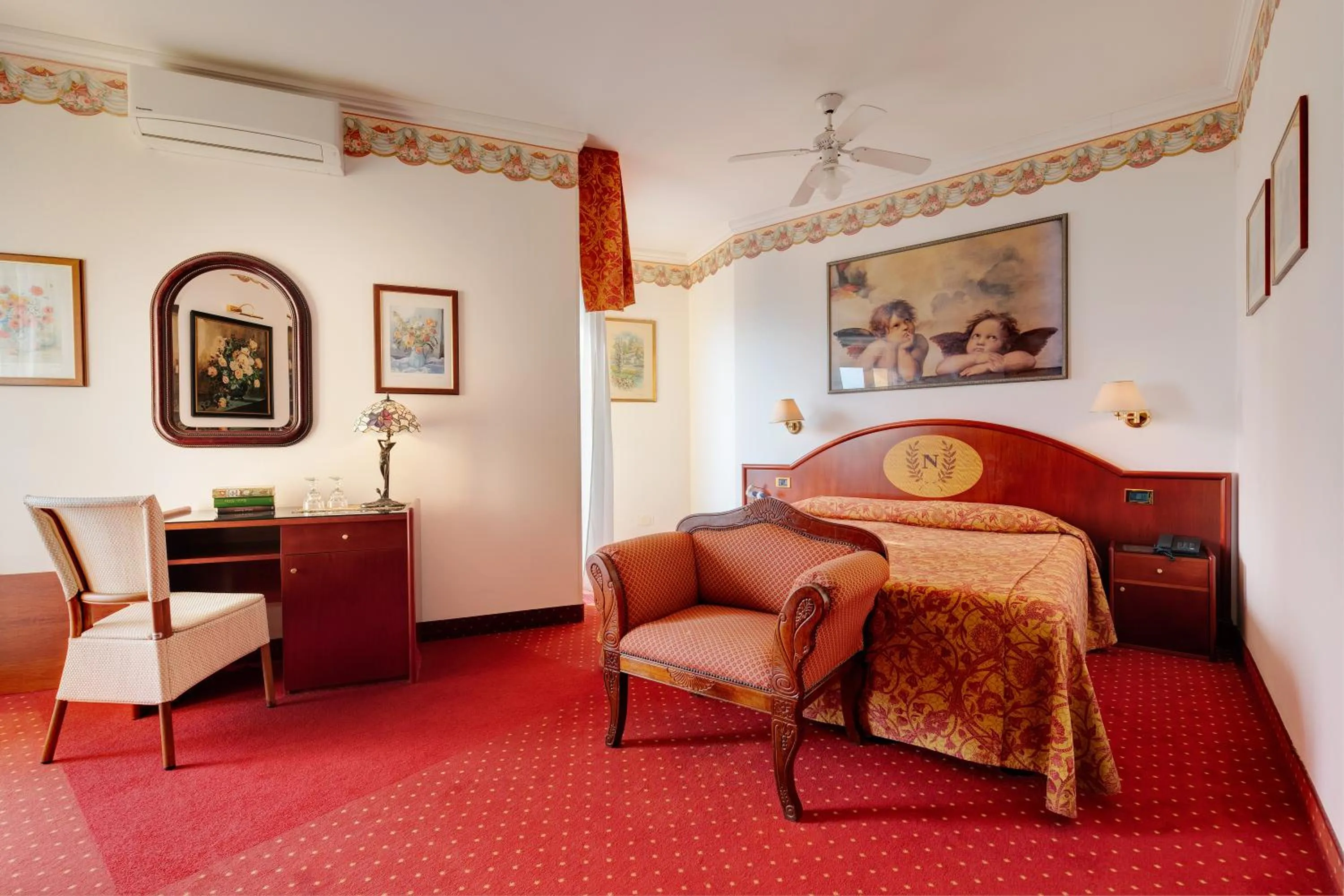 Bed in Hotel Napoleon