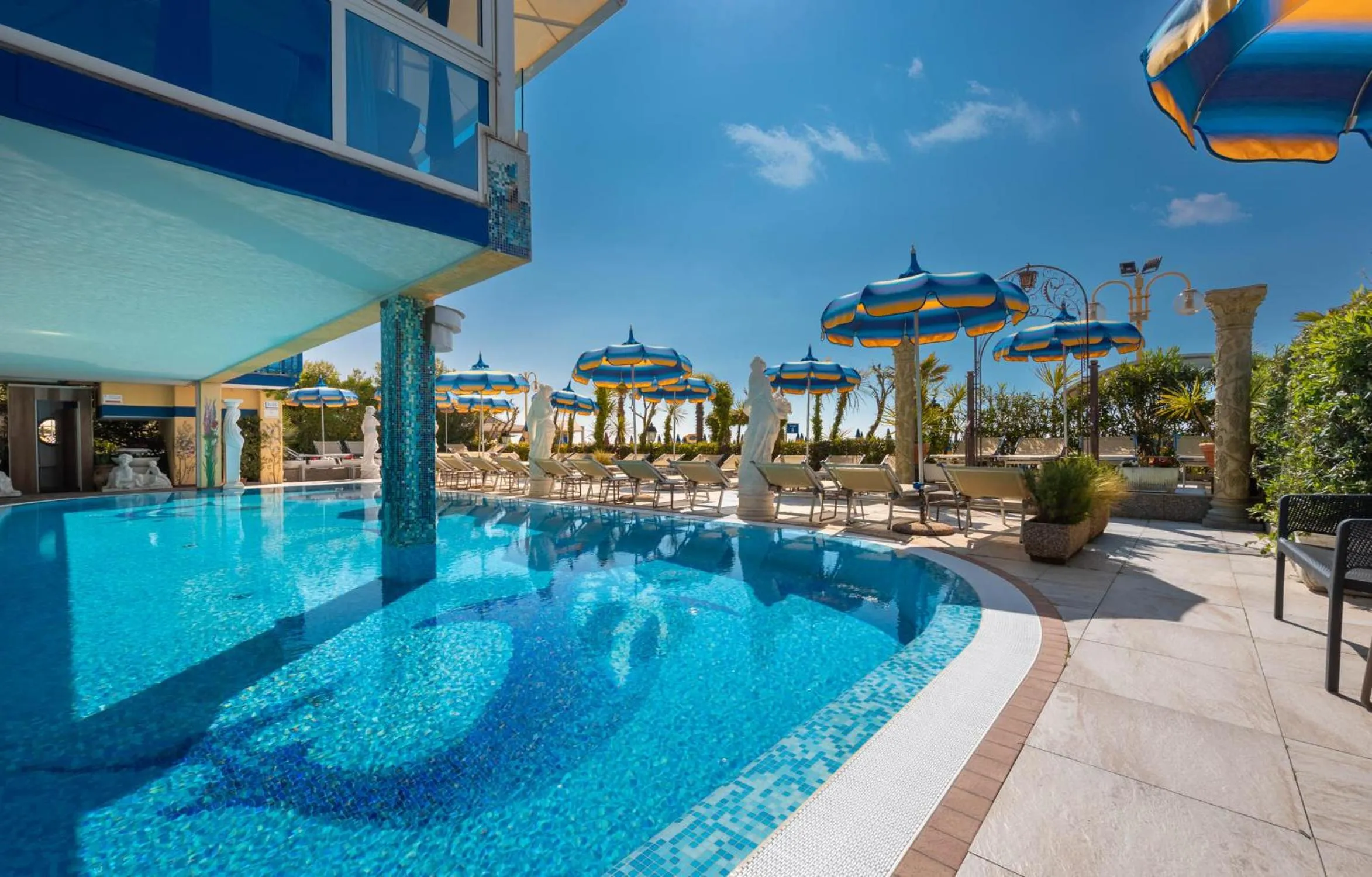 Swimming pool in Hotel Napoleon