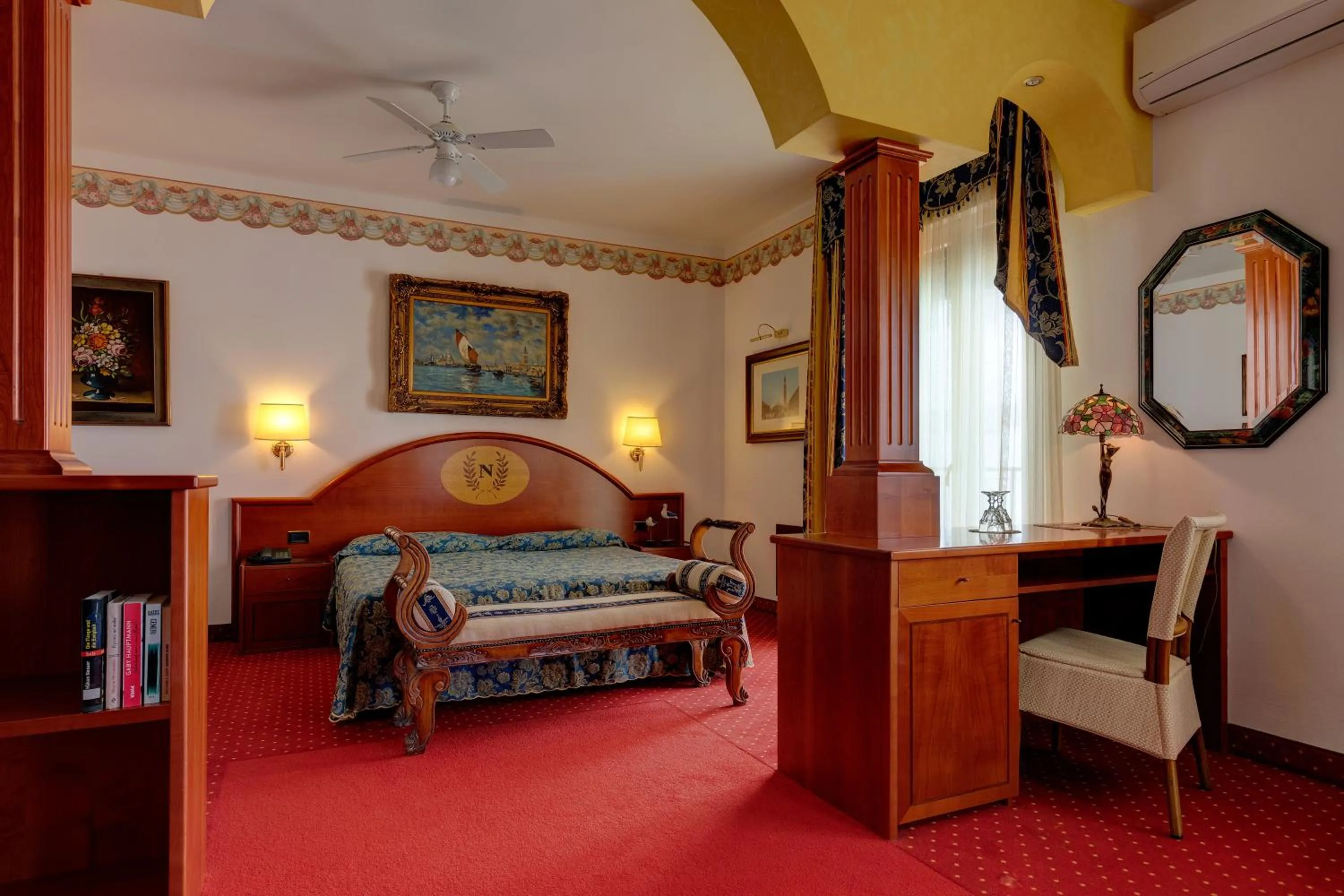 Living room, Bed in Hotel Napoleon