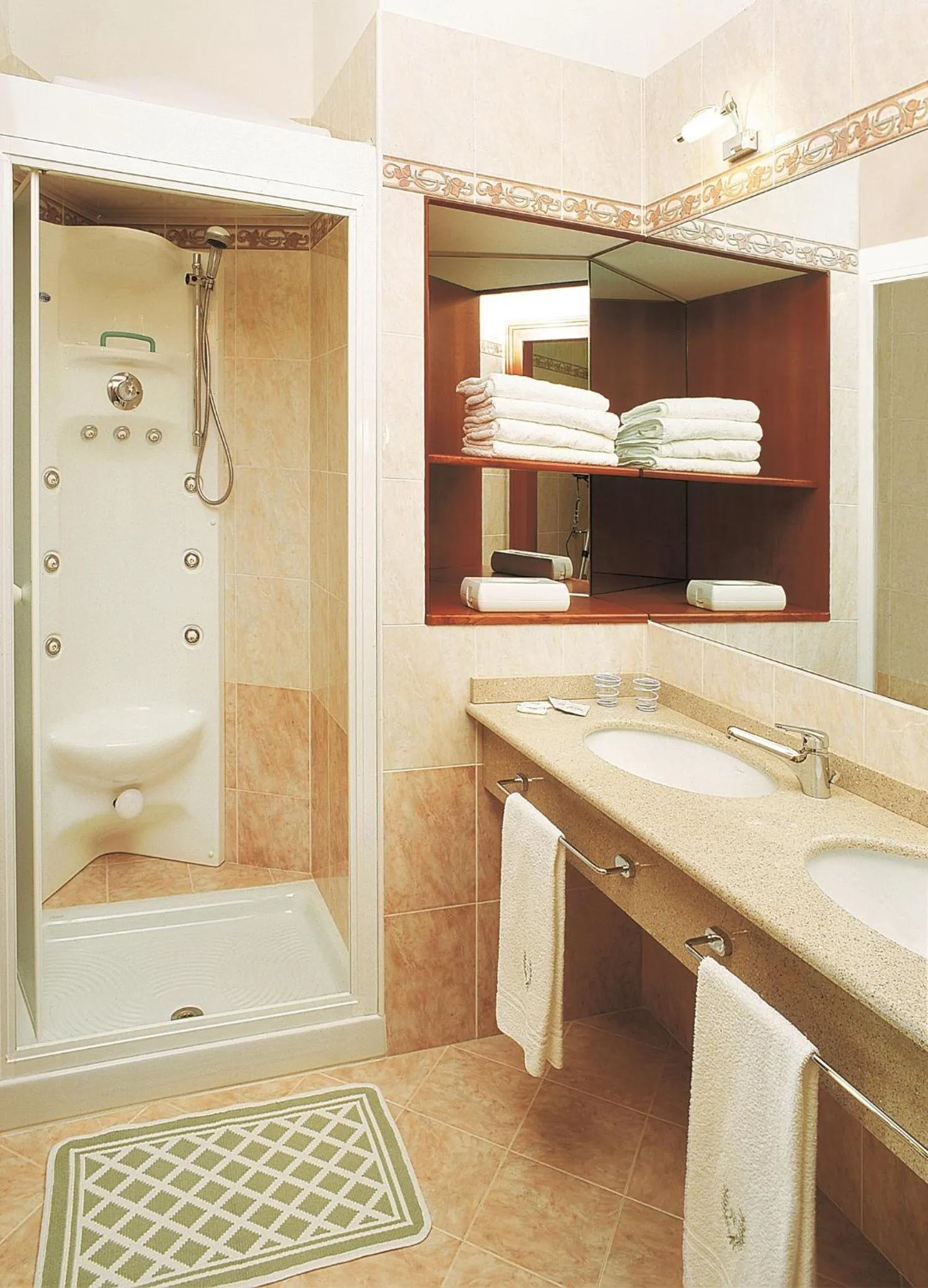 Shower in Hotel Napoleon