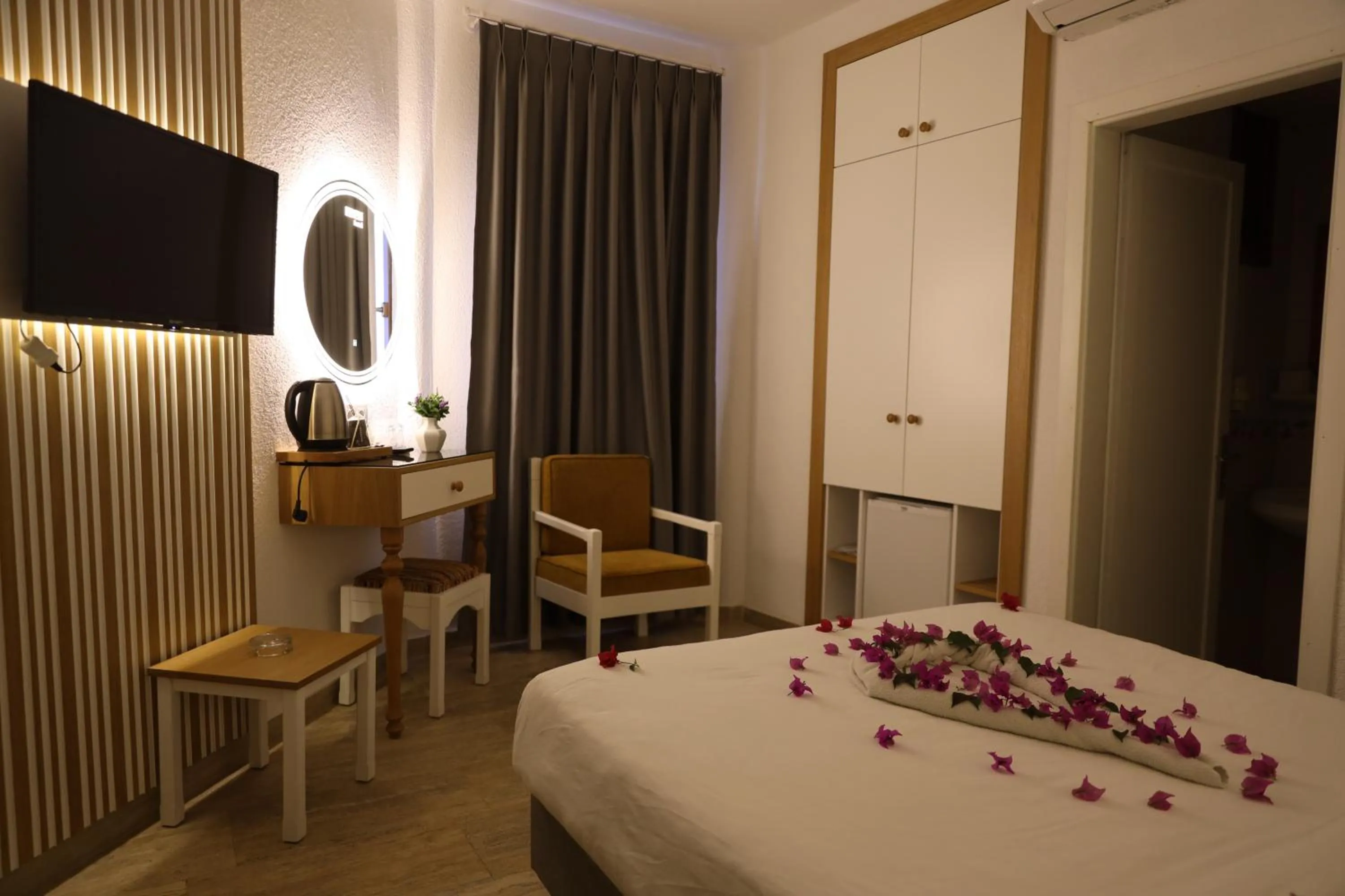 Massage, Bed in Eden Hotel