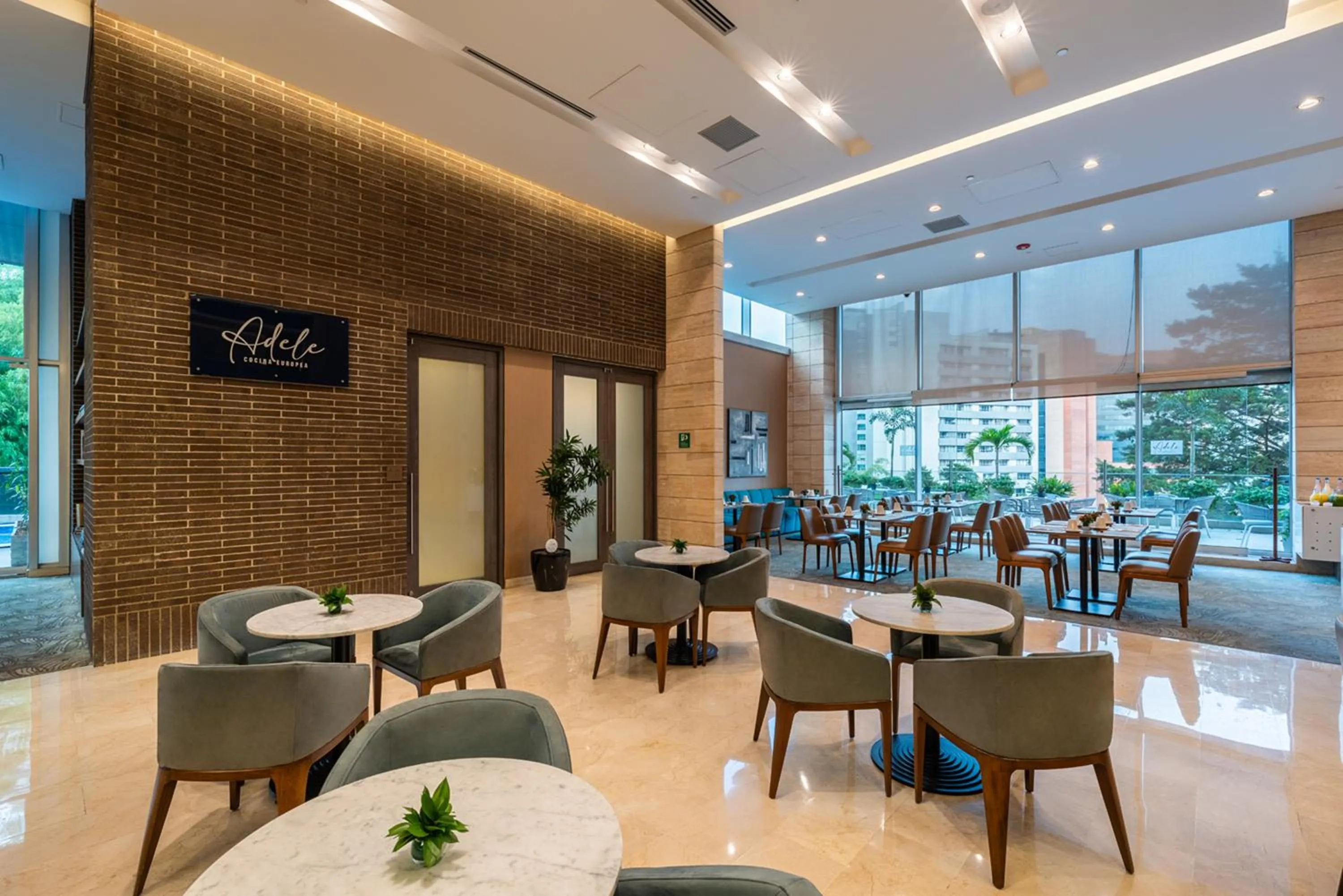 Restaurant/places to eat in Estelar La Torre Suites