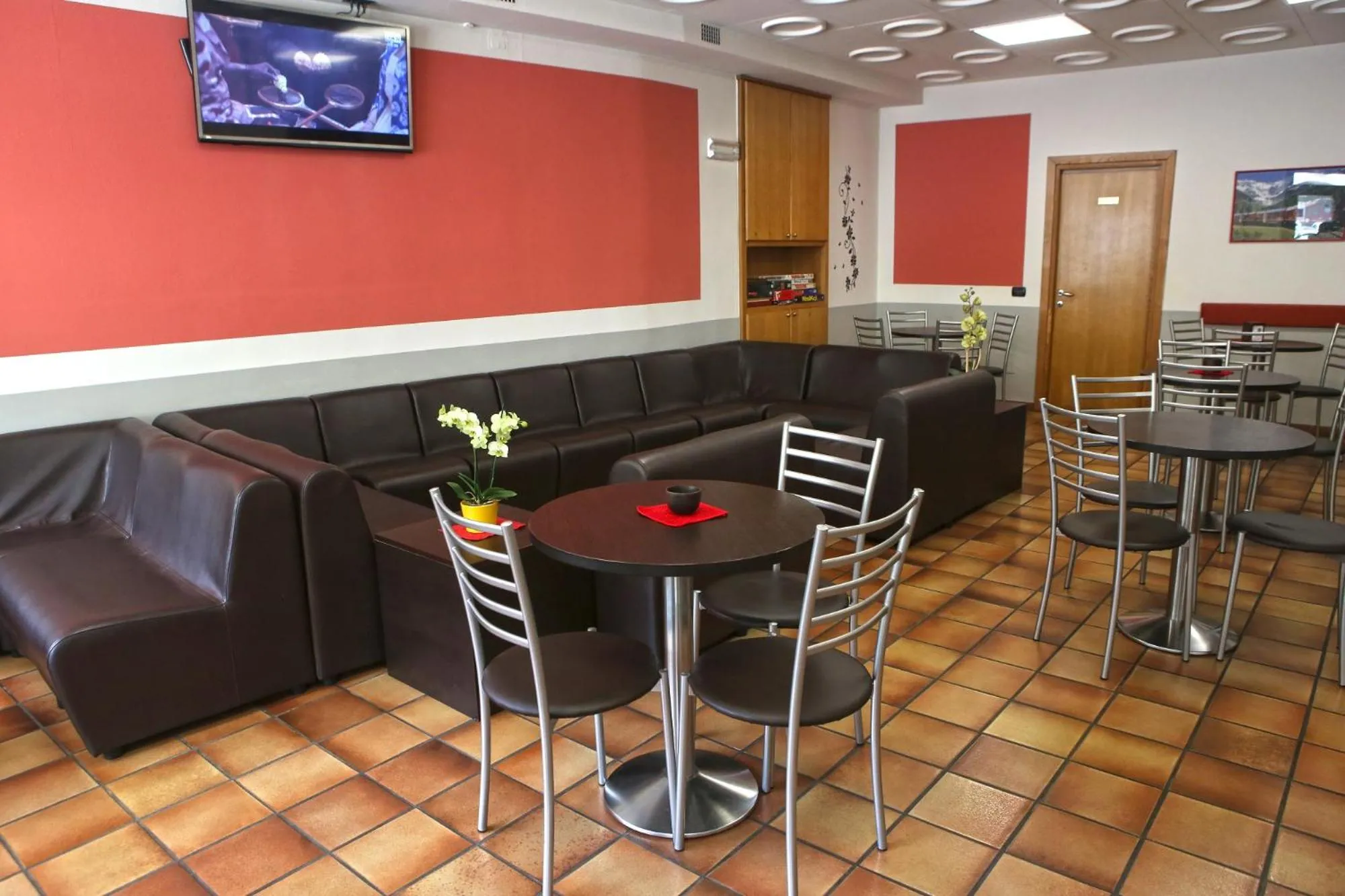 Communal lounge/ TV room in Albergo Gusmeroli