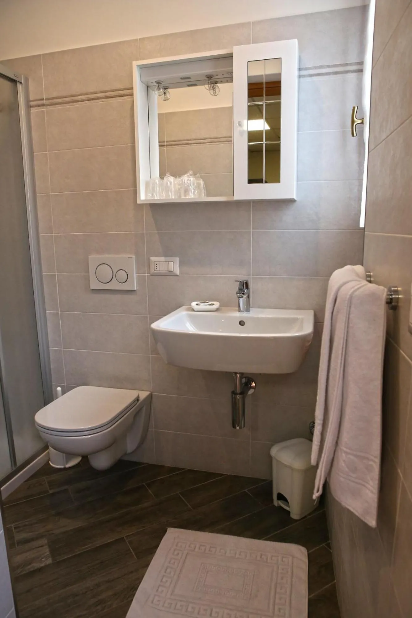 Shower in Albergo Gusmeroli