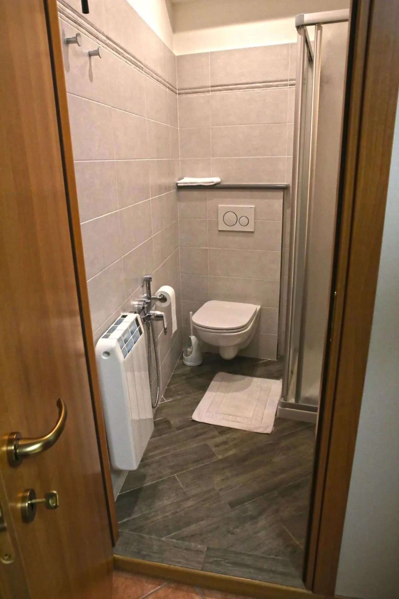 Shower in Albergo Gusmeroli