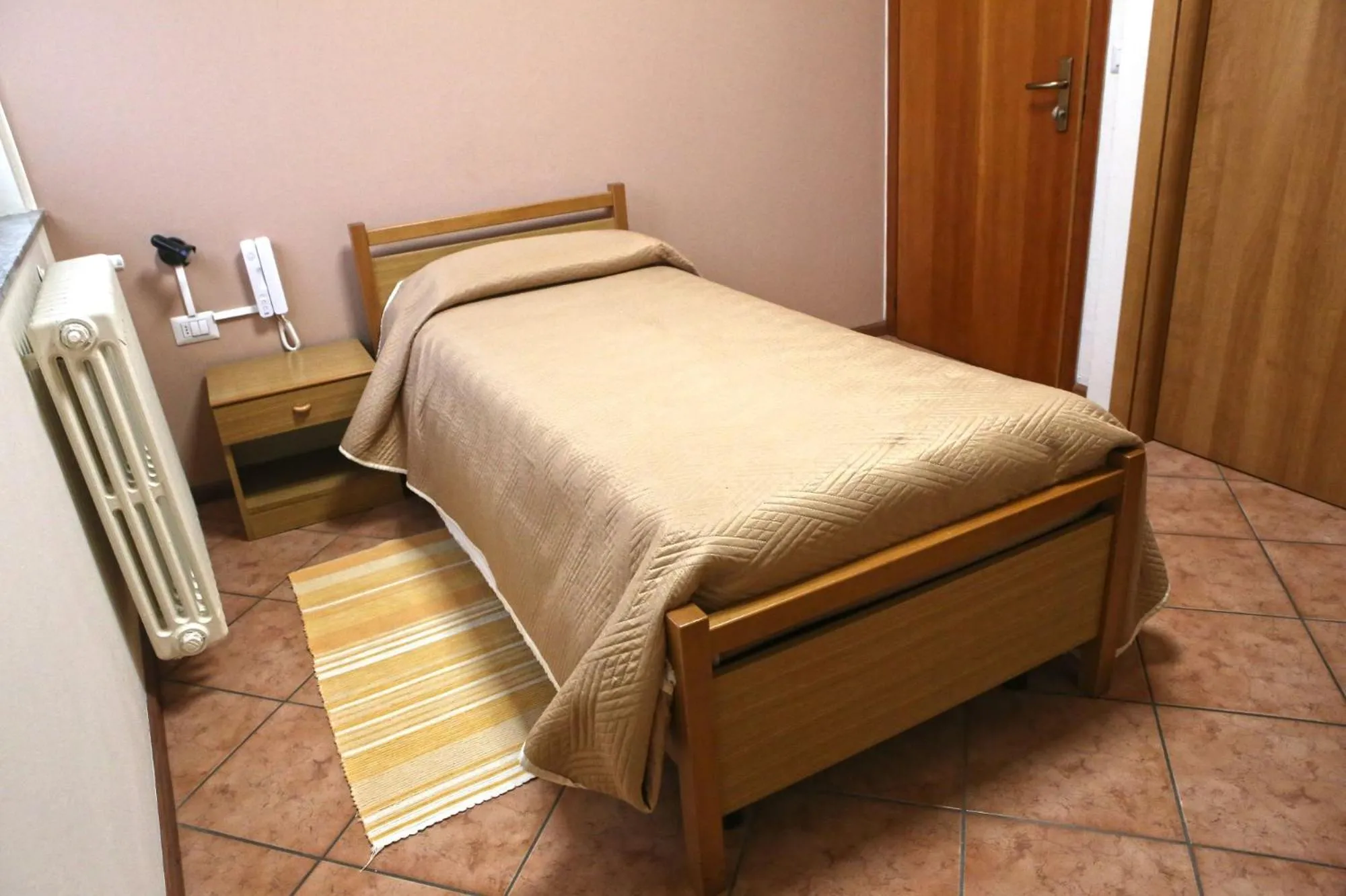 Bed in Albergo Gusmeroli