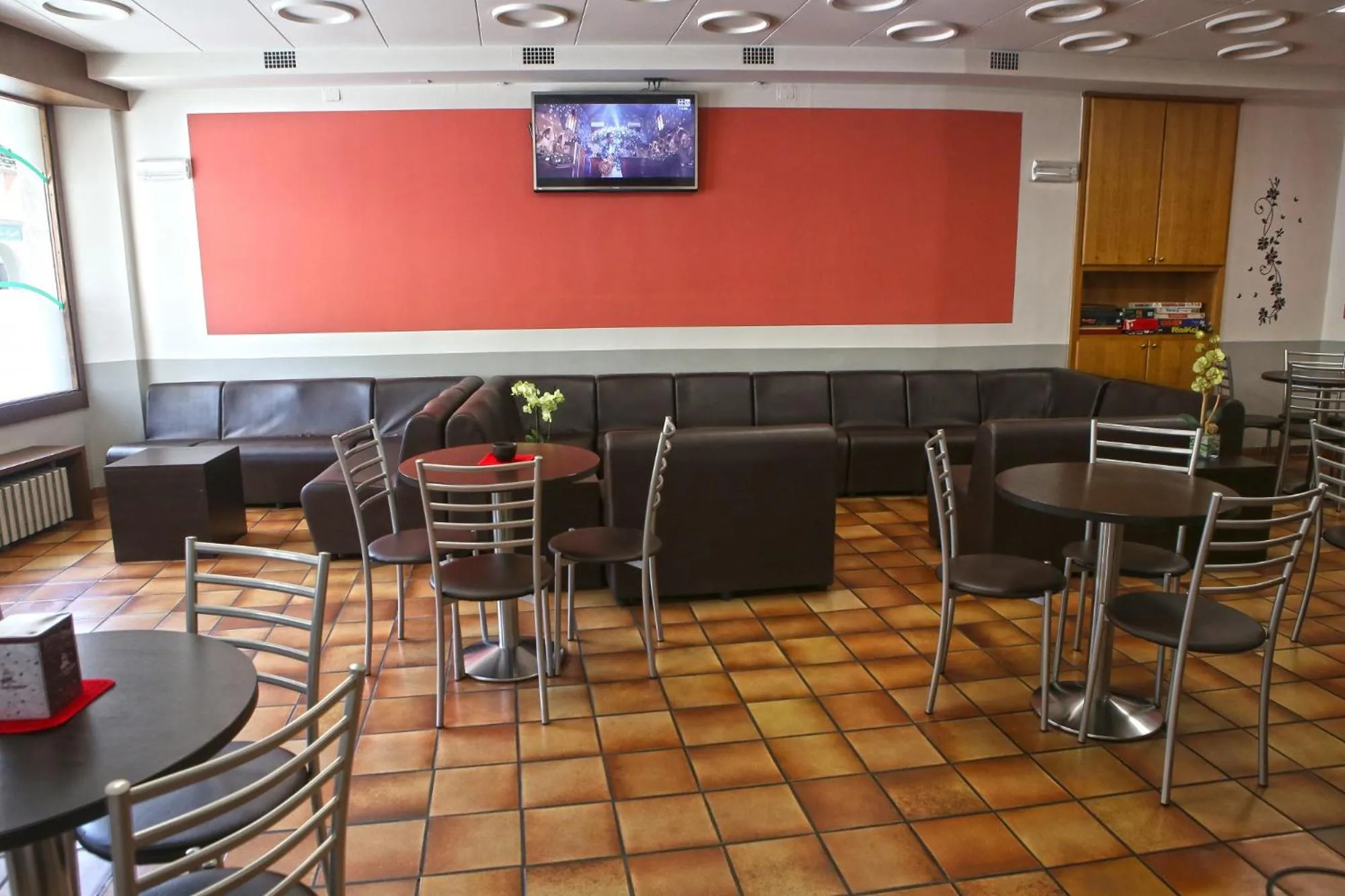 Communal lounge/ TV room in Albergo Gusmeroli