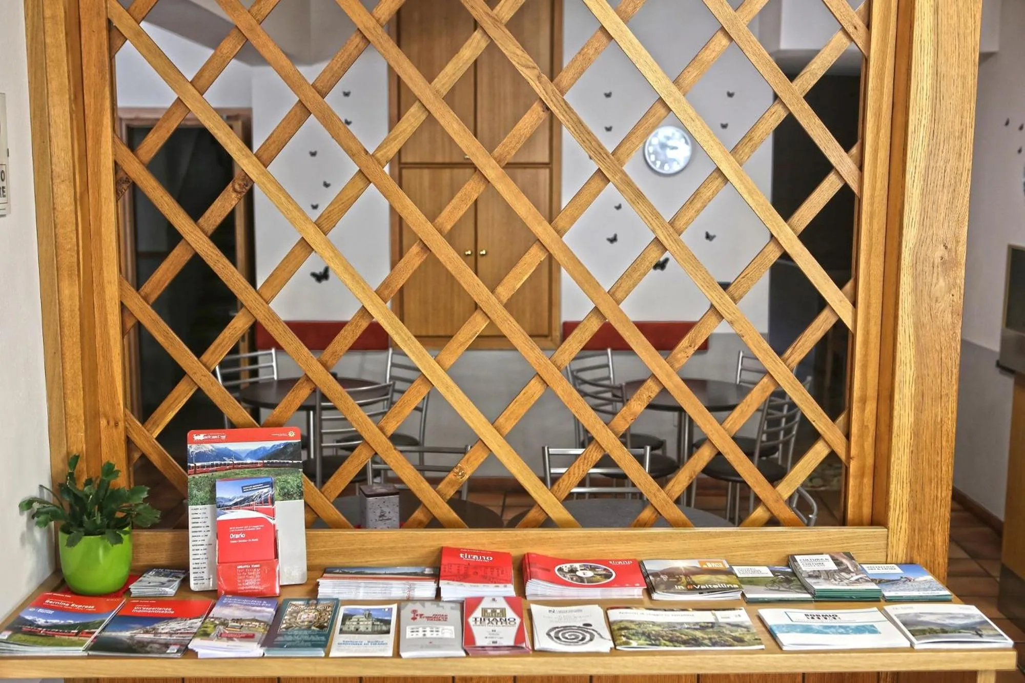 Communal lounge/ TV room in Albergo Gusmeroli