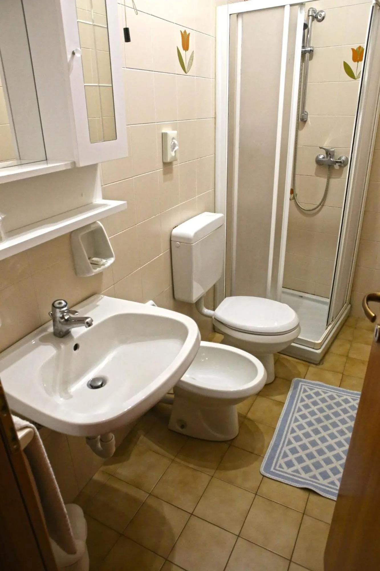 Shower in Albergo Gusmeroli