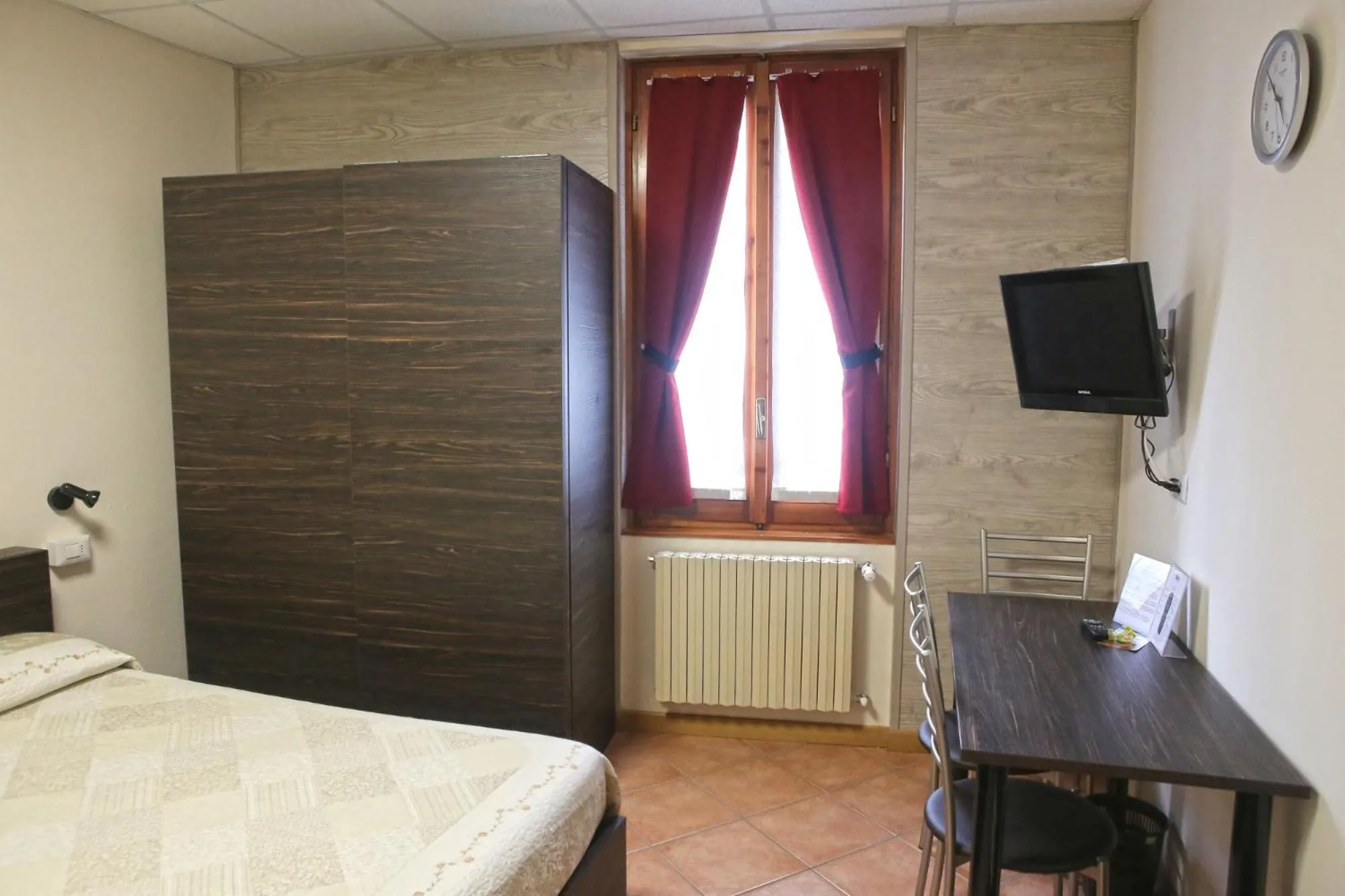 TV and multimedia, Bed in Albergo Gusmeroli