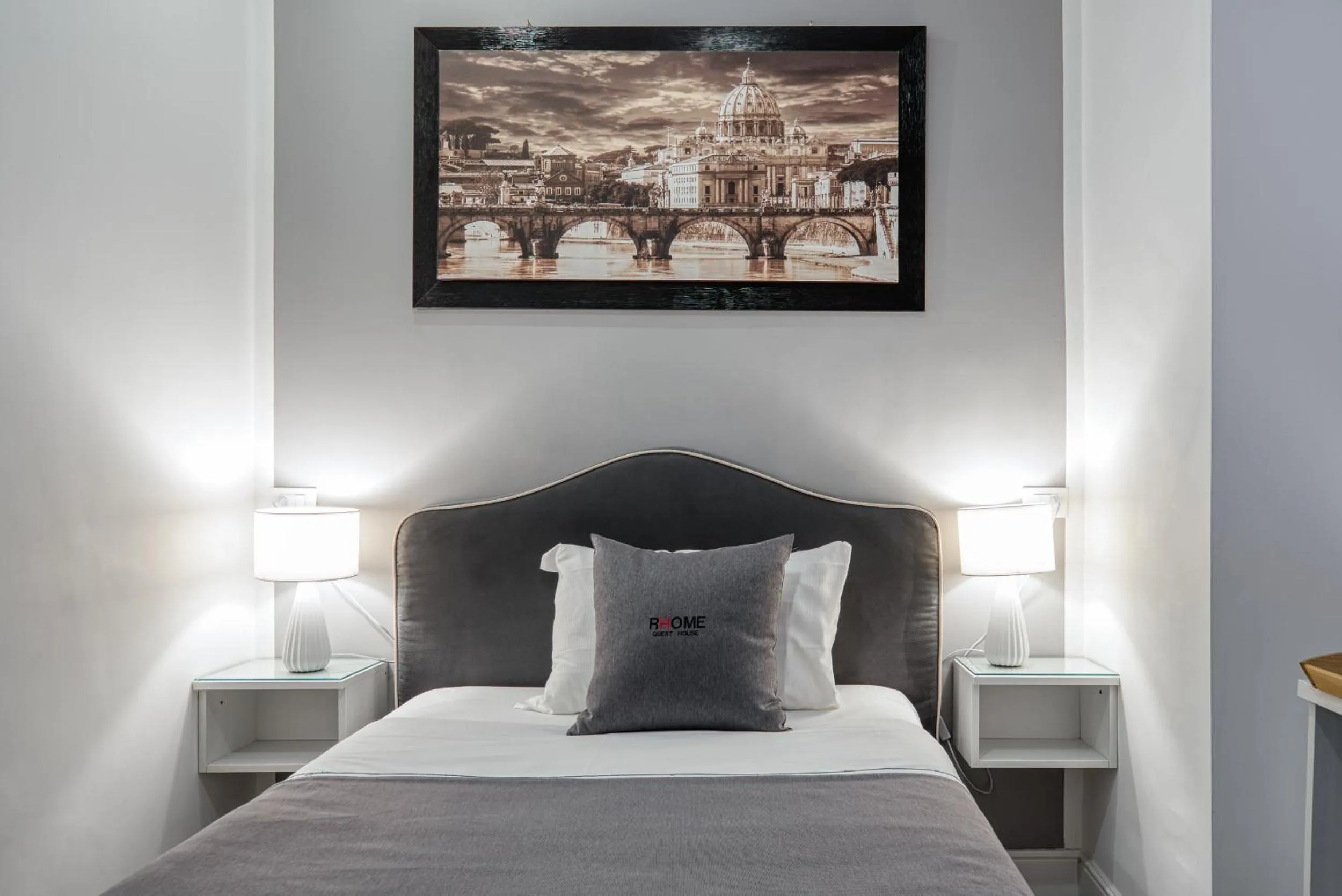 Bed in Rhome Guest House