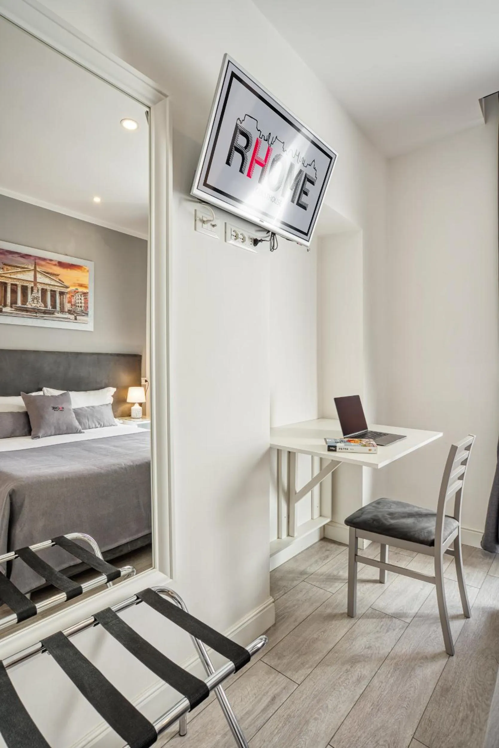 Photo of the whole room, Bed in Rhome Guest House