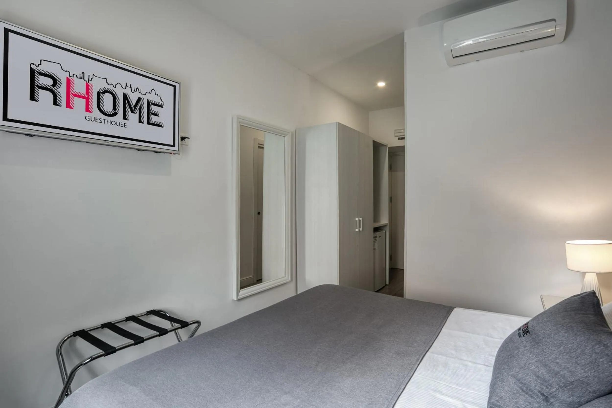 TV and multimedia, Bed in Rhome Guest House