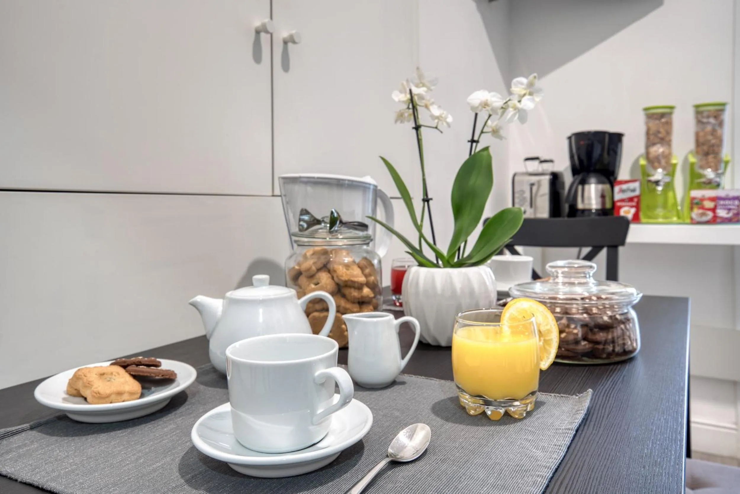 Breakfast in Rhome Guest House