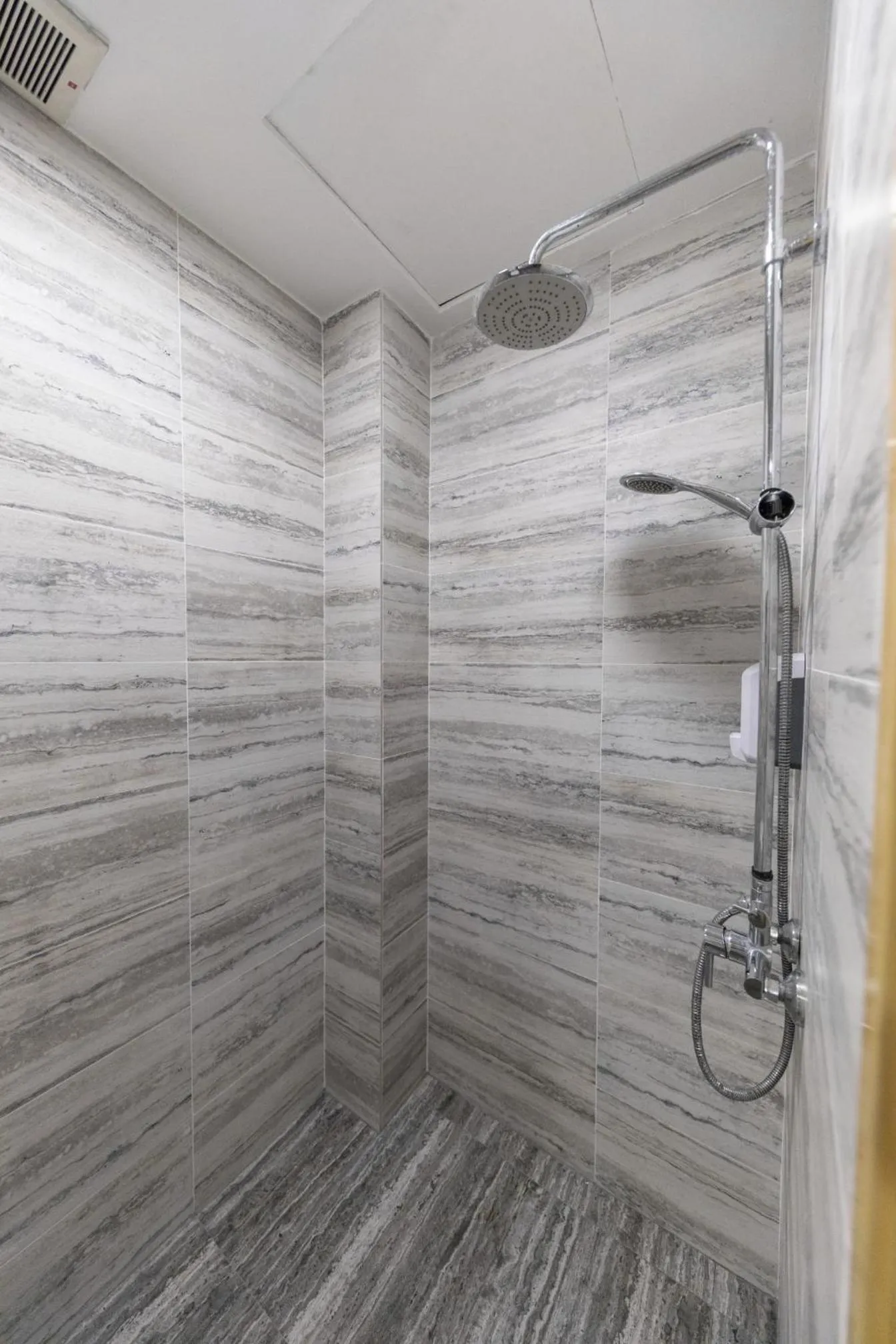 Bathroom in Butternut Tree Hotel