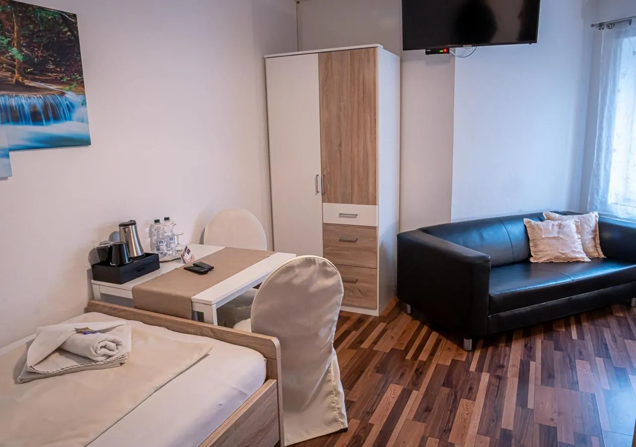 Bed in Hotel Bouzid - Laatzen